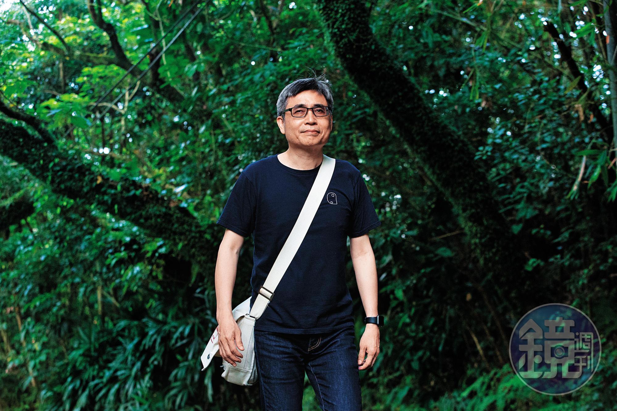走過生死,吳介民說,我們採訪那天的2年前此刻,他還在台大醫院住院呢。