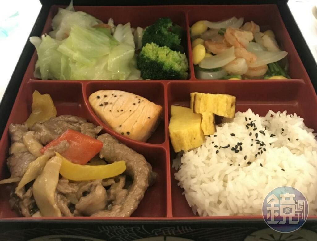 總統蔡英文今宴請蘇系、新系立委便當會,便當菜色曝光。(讀者提供)