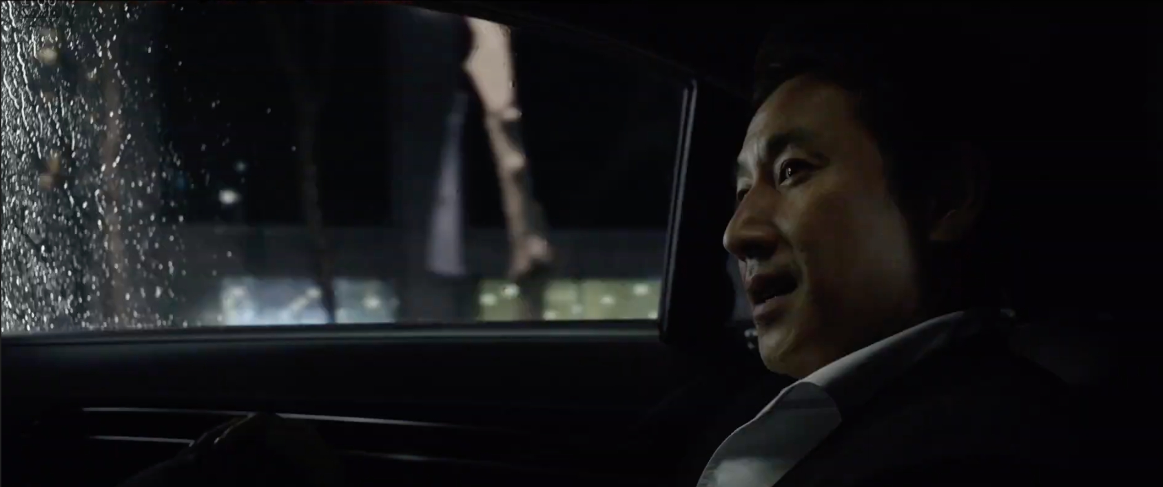 李善均的左臉迷倒《寄生上流》導演奉俊昊，大讚：「太好看了」。（Catchplay提供）