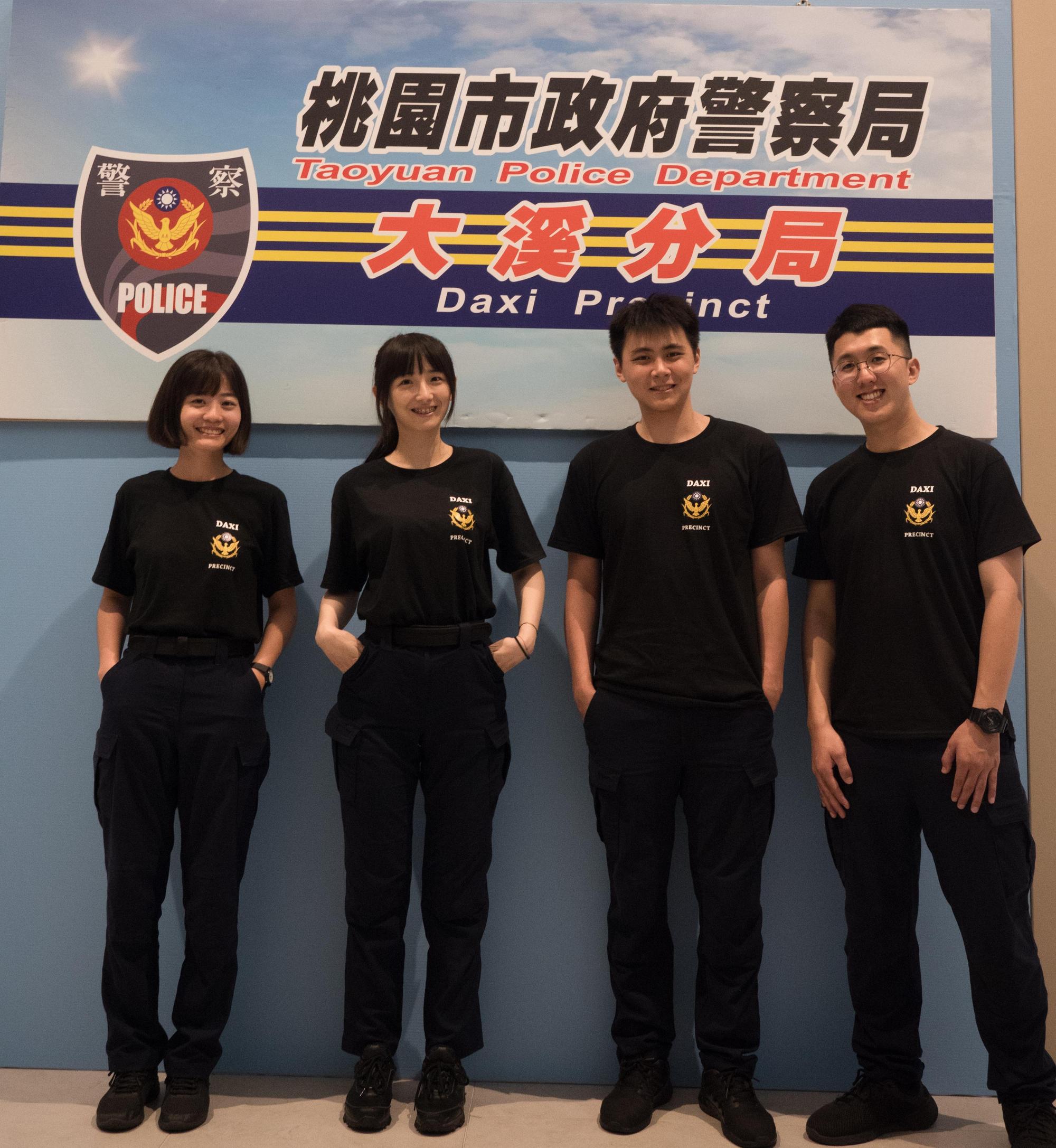 大溪分局推出IG及特製T恤，並找來年輕同仁充當麻豆。（翻攝畫面）