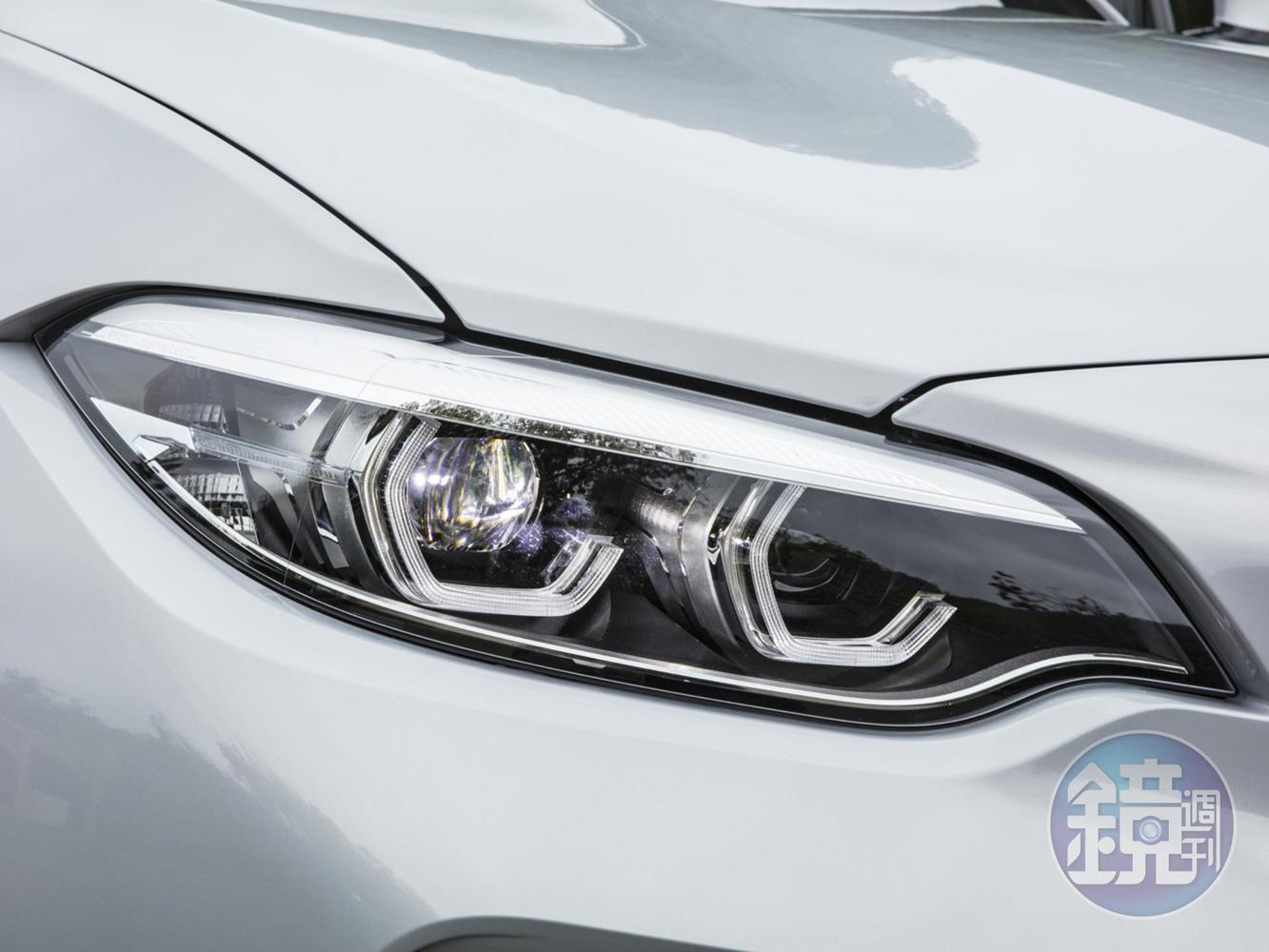 M2 Competition全新配備LED主動式轉向頭燈。