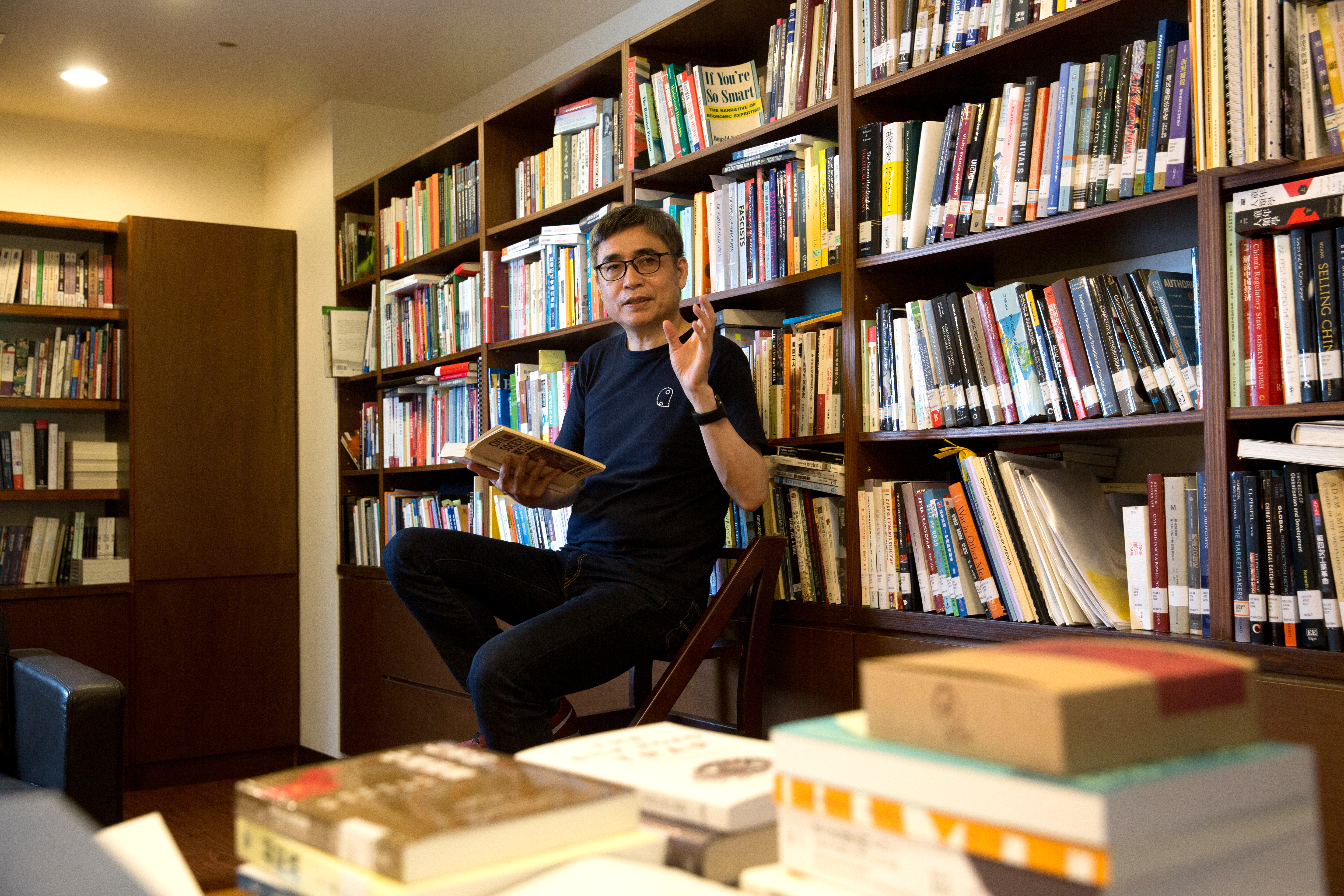 吳介民自大學時期寫文章便偶爾會用筆名。