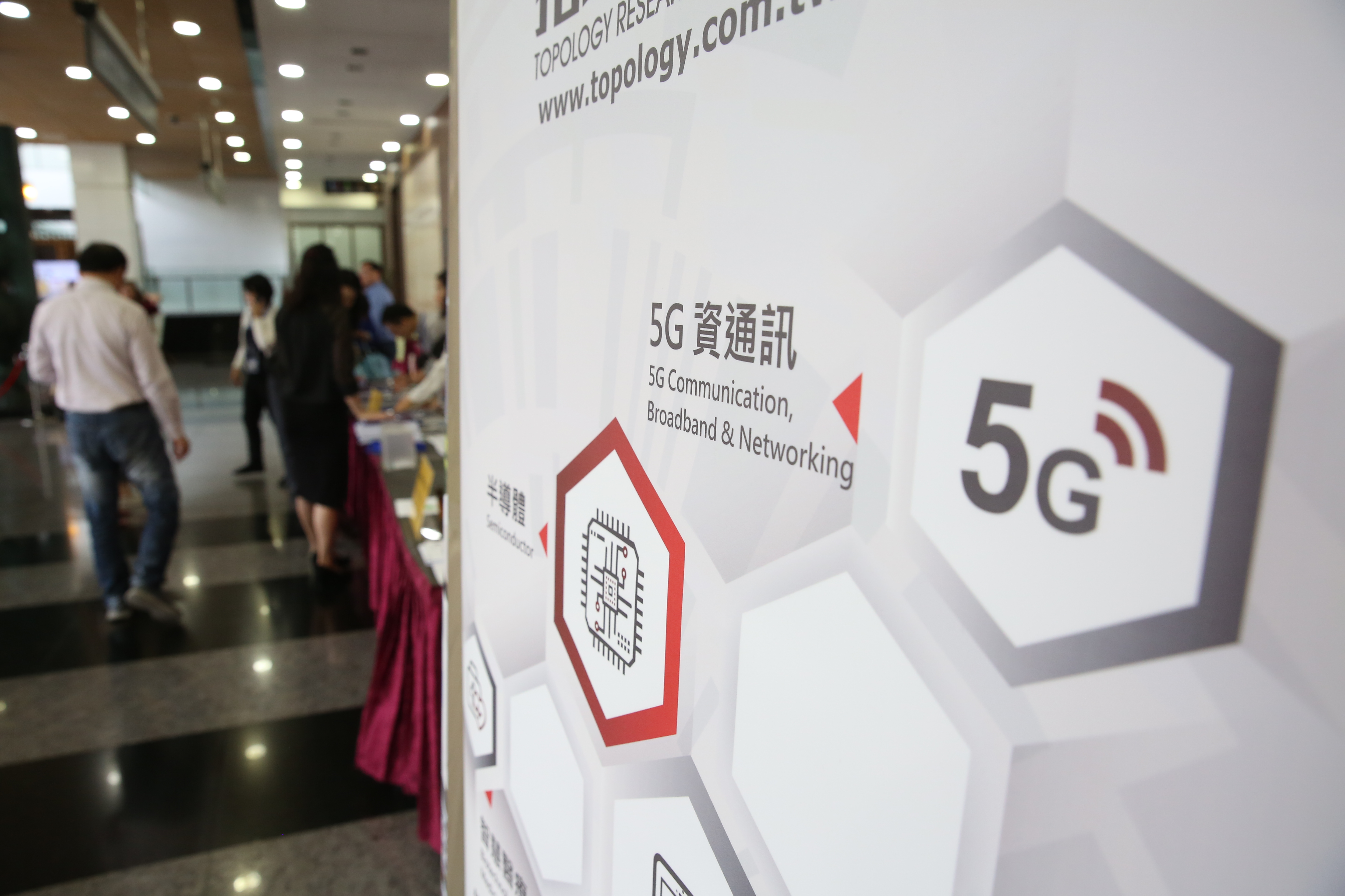 在美中貿易戰轉趨和緩的態勢下，5G概念股有望跌深反彈。
