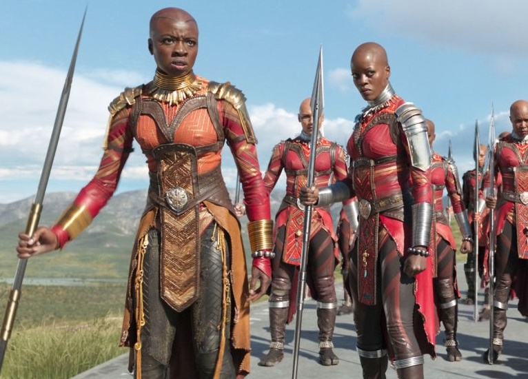 安東尼為《黑豹》朵拉米拉潔侍衛隊所設計的服裝，得到漫威總裁凱文費吉的認可。（翻攝自preen.inquirer.net）