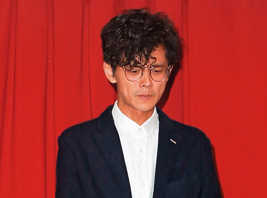 翔忻激吻曝光後，阿翔開了兩次道歉記者會，從「滿滿的友誼」到「現在就是顧好我自己的家庭」，顯然偷吃前沒想過事情的嚴重性，如今則選邊站好。