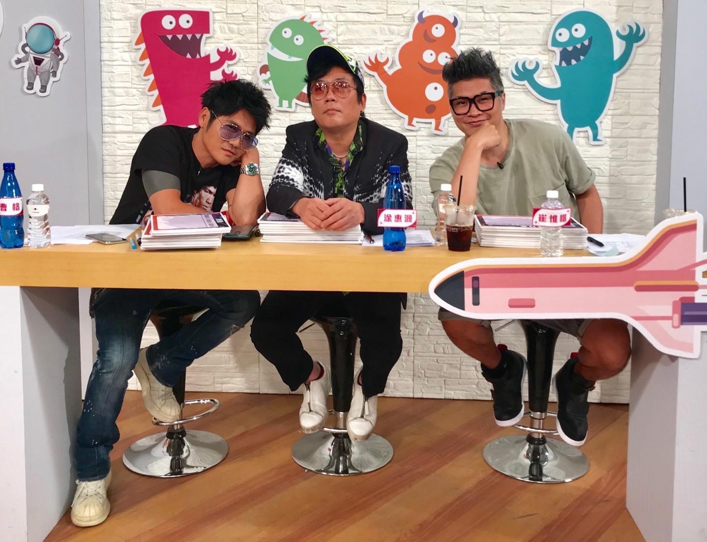 曹格(左)剛推出睽違3年新專輯《曹小格Super Junior.》,擔任《決戰17唱》歌唱比賽評審。(決戰17唱提供)