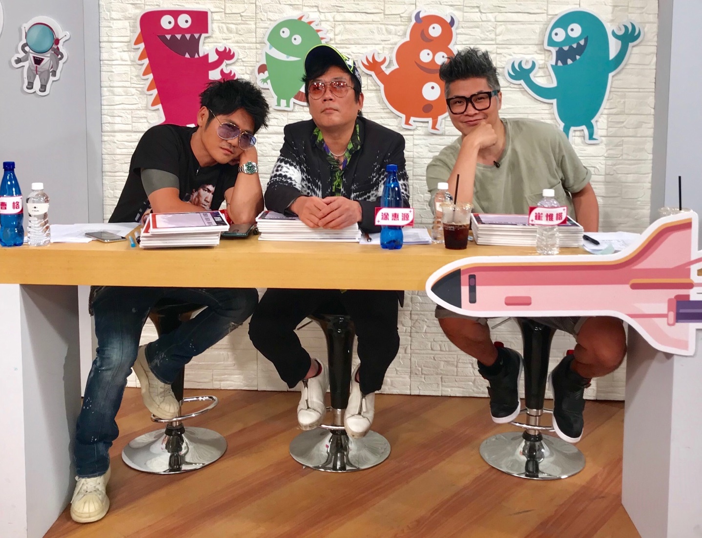 曹格（左）剛推出睽違3年新專輯《曹小格Super Junior.》，擔任《決戰17唱》歌唱比賽評審。（決戰17唱提供）