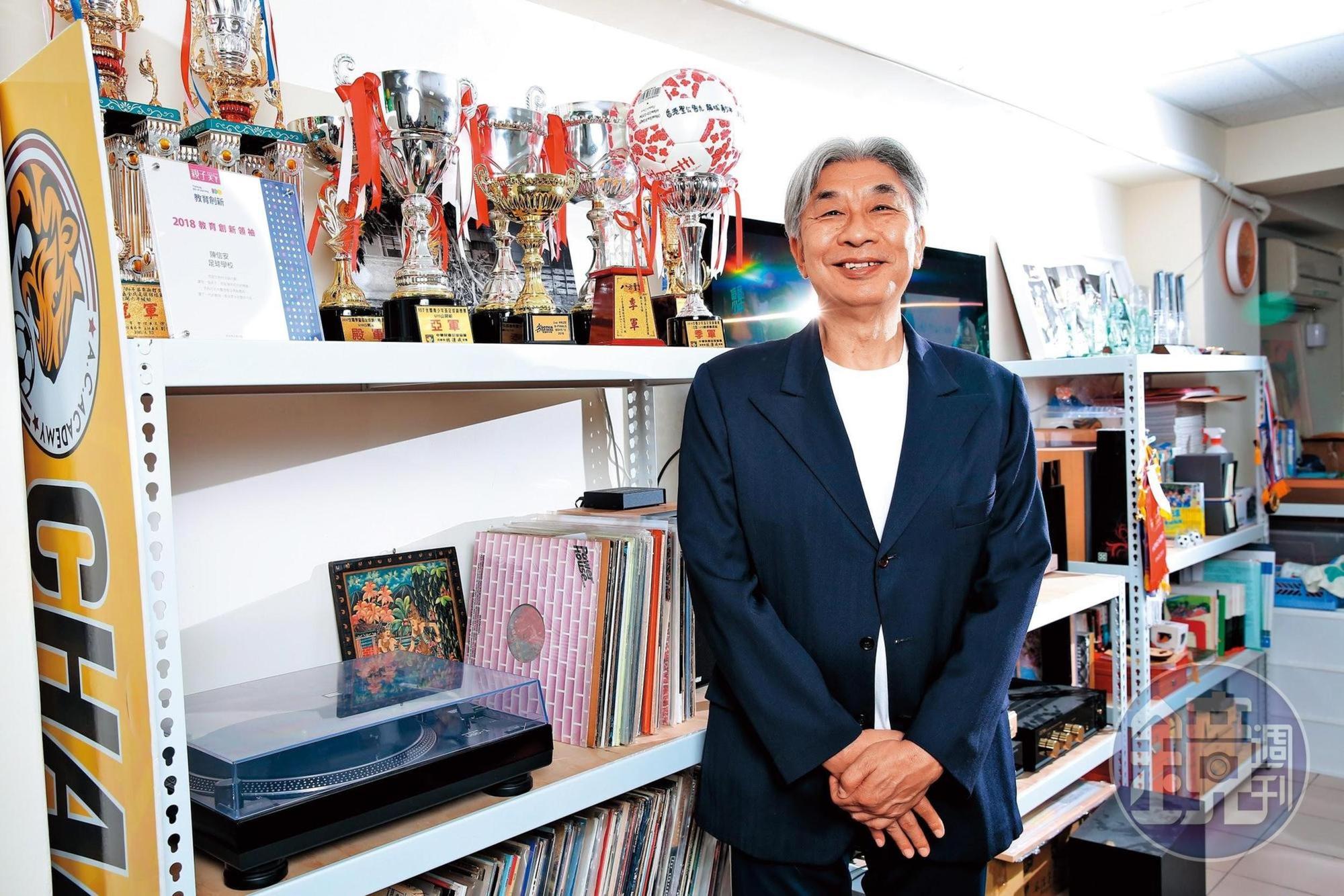 倪重華資歷豐富,橫跨影、視、音,業界歷長達40年,如今跨足教育事業,補強台灣流行樂的不足之處。