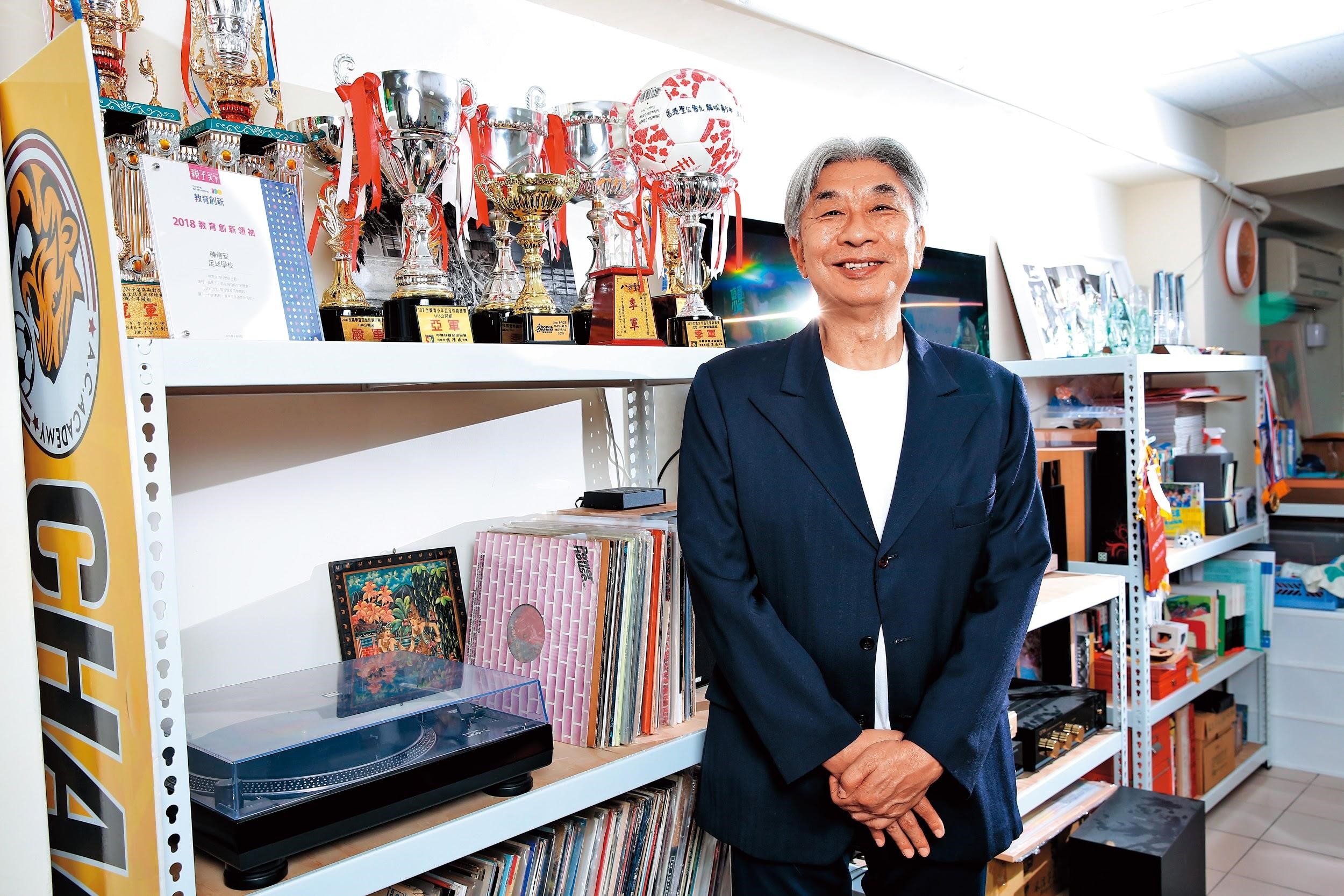 倪重華資歷豐富，橫跨影、視、音，業界歷長達40年，如今跨足教育事業，補強台灣流行樂的不足之處。