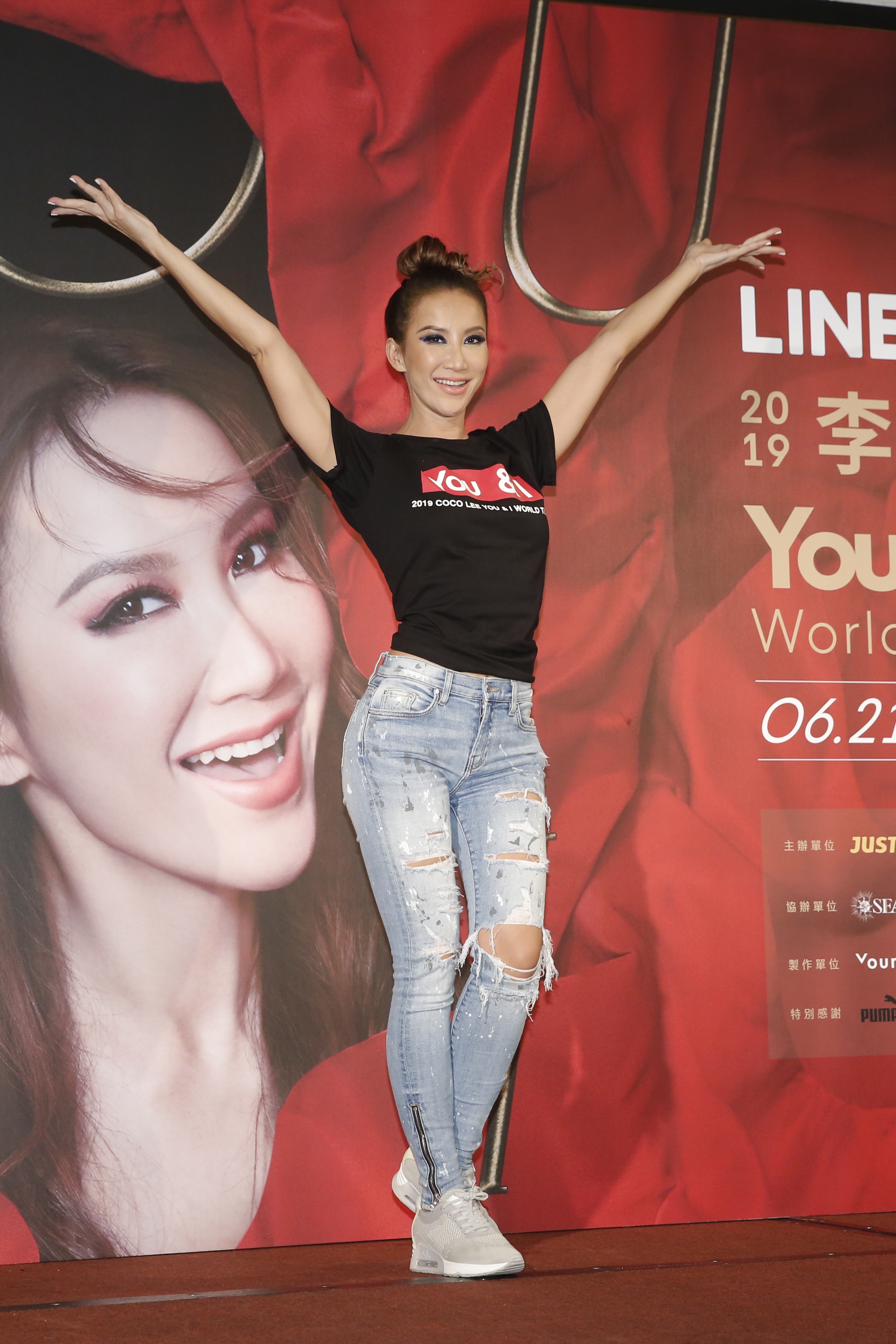 對於身體缺陷，李玟指左腿其實天生就有問題，每天都不舒服。