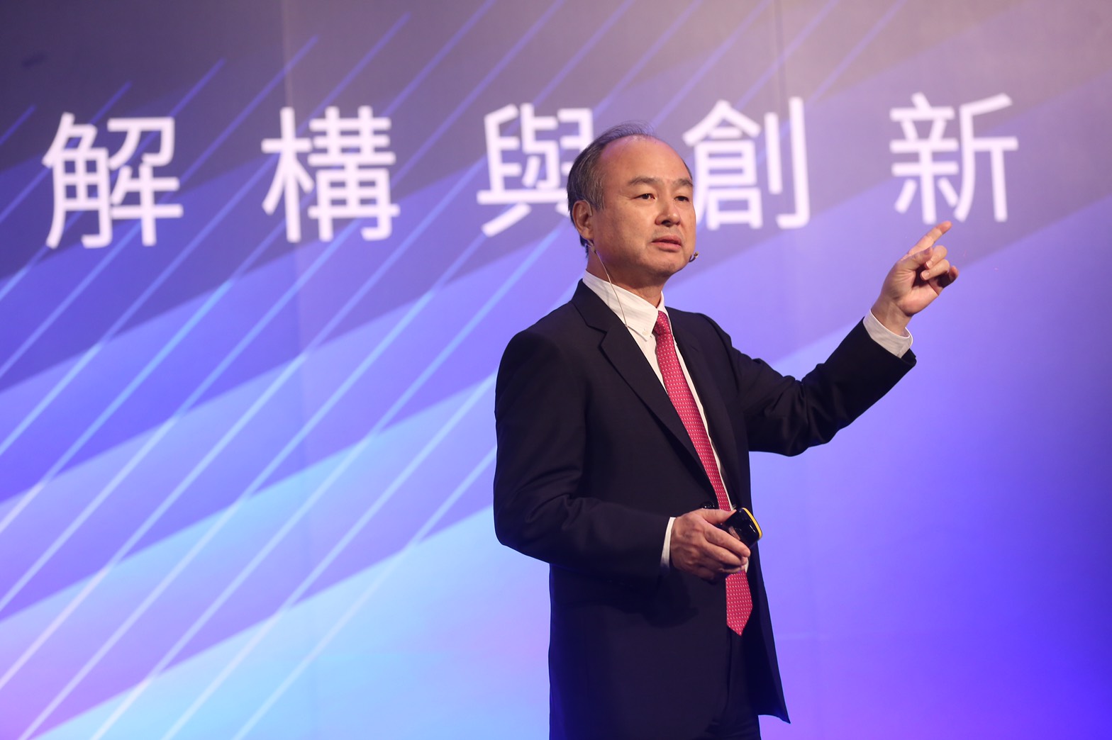 日本前首富、軟銀創辦人孫正義郭台銘之邀，首度在台公開場合發表演說。