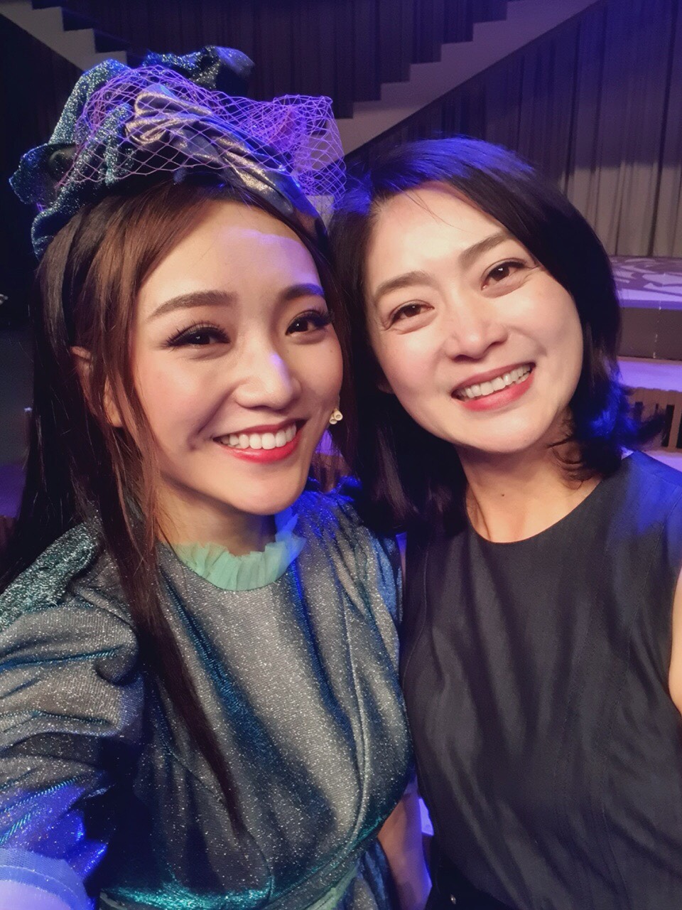 主演電影《搭錯車》的女主角劉瑞琪（右）專程從台灣飛來香港支持同名港版音樂劇。（春天實驗劇場提供）