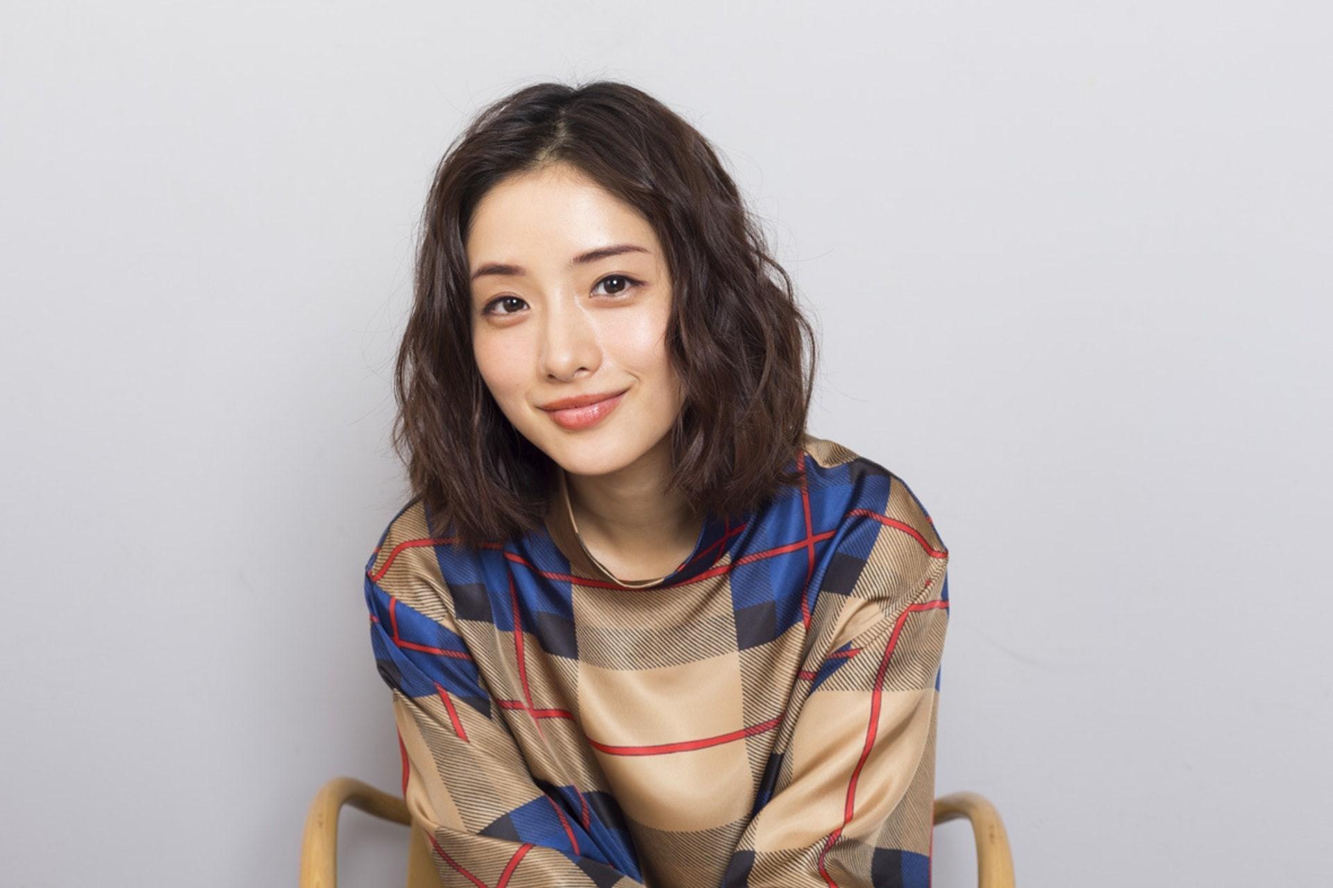 石原聰美被爆將在平安夜與IT業社長男友登記結婚。(翻攝自日本雅虎)