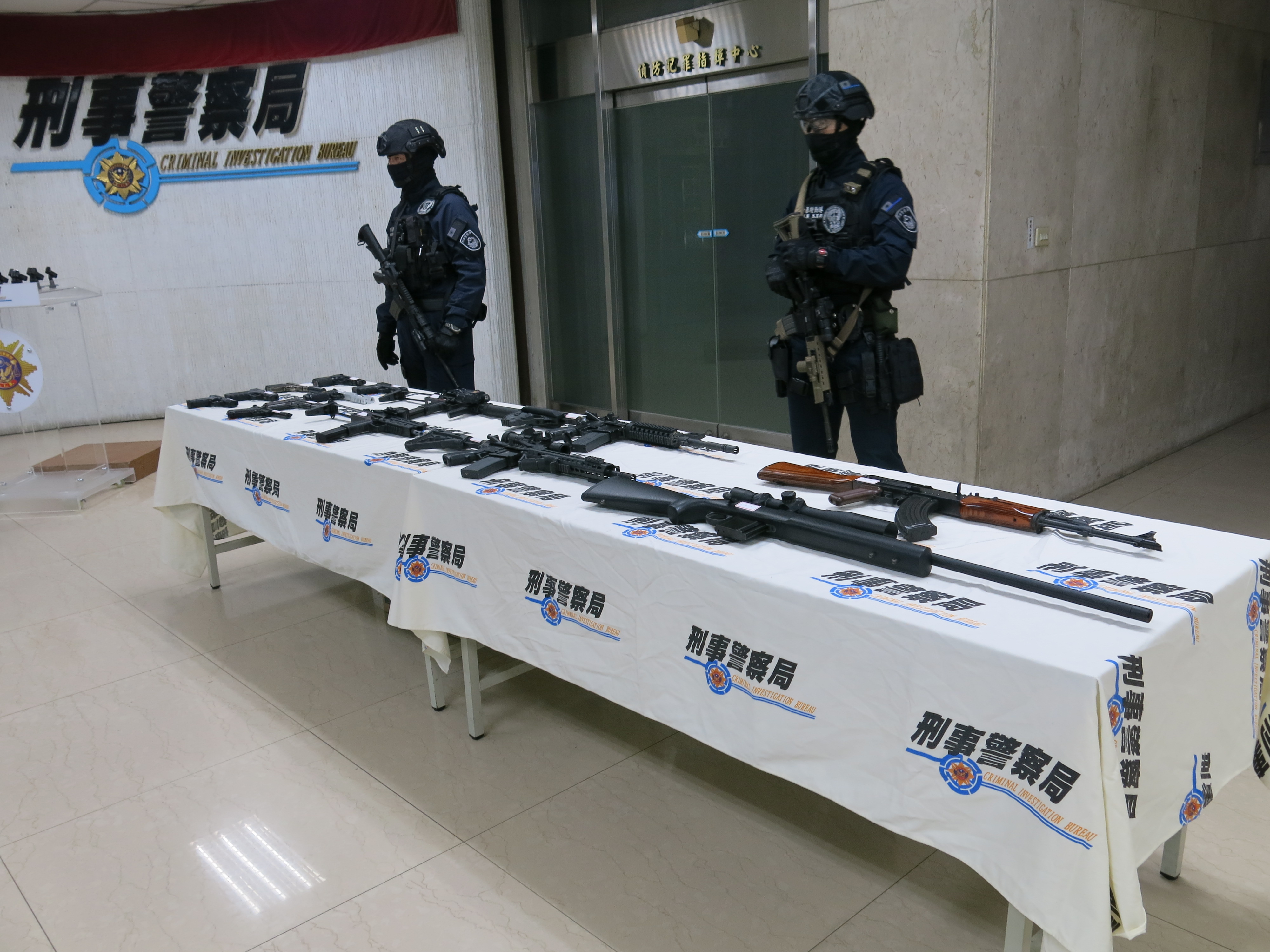 近來重大社會案件頻傳，警方發動掃黑。（翻攝畫面）