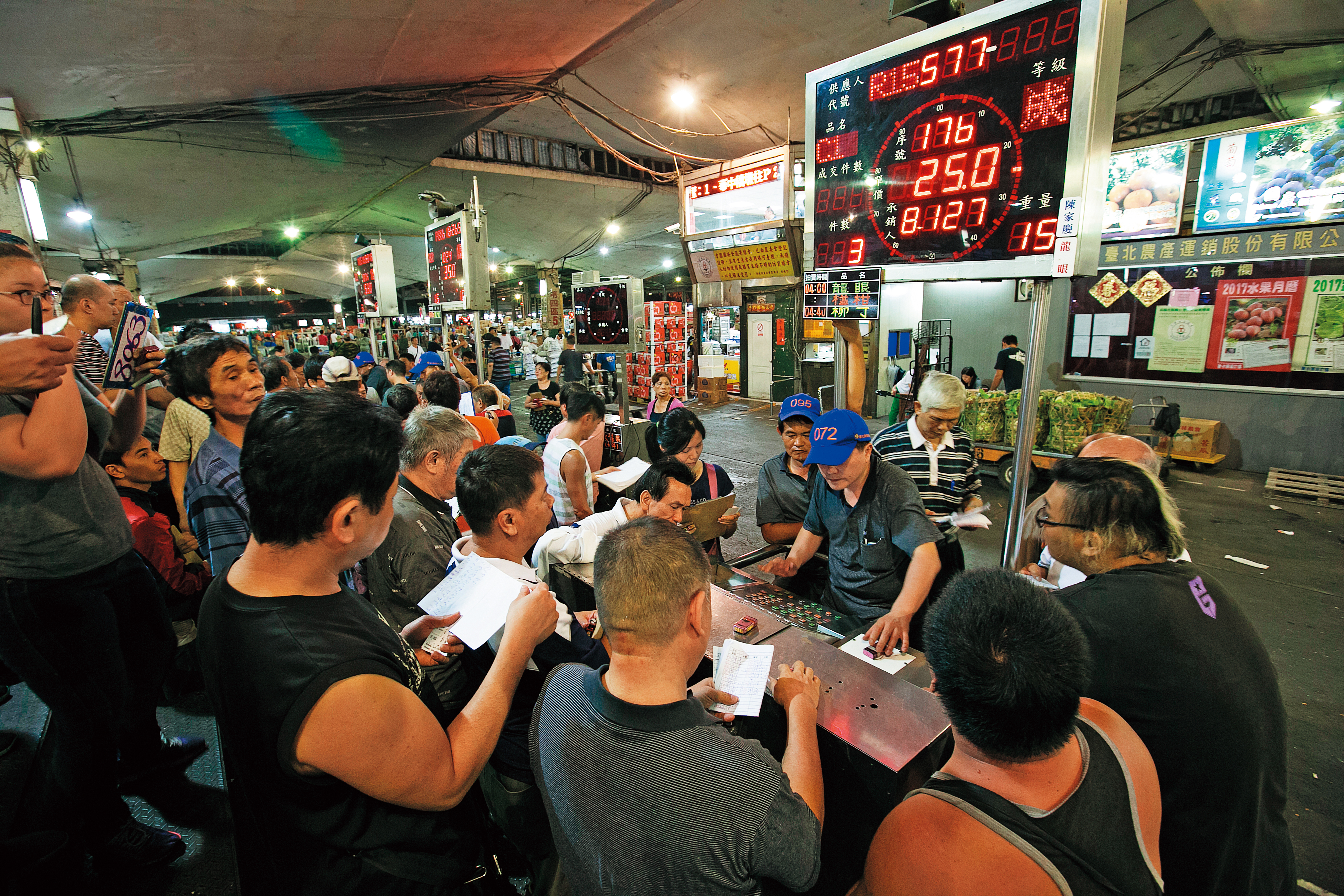 北農公司是特許獨占拍賣事業，韓國瑜任內盈餘年年超過預期，韓放福利給特定員工及幹部也惹出非議。