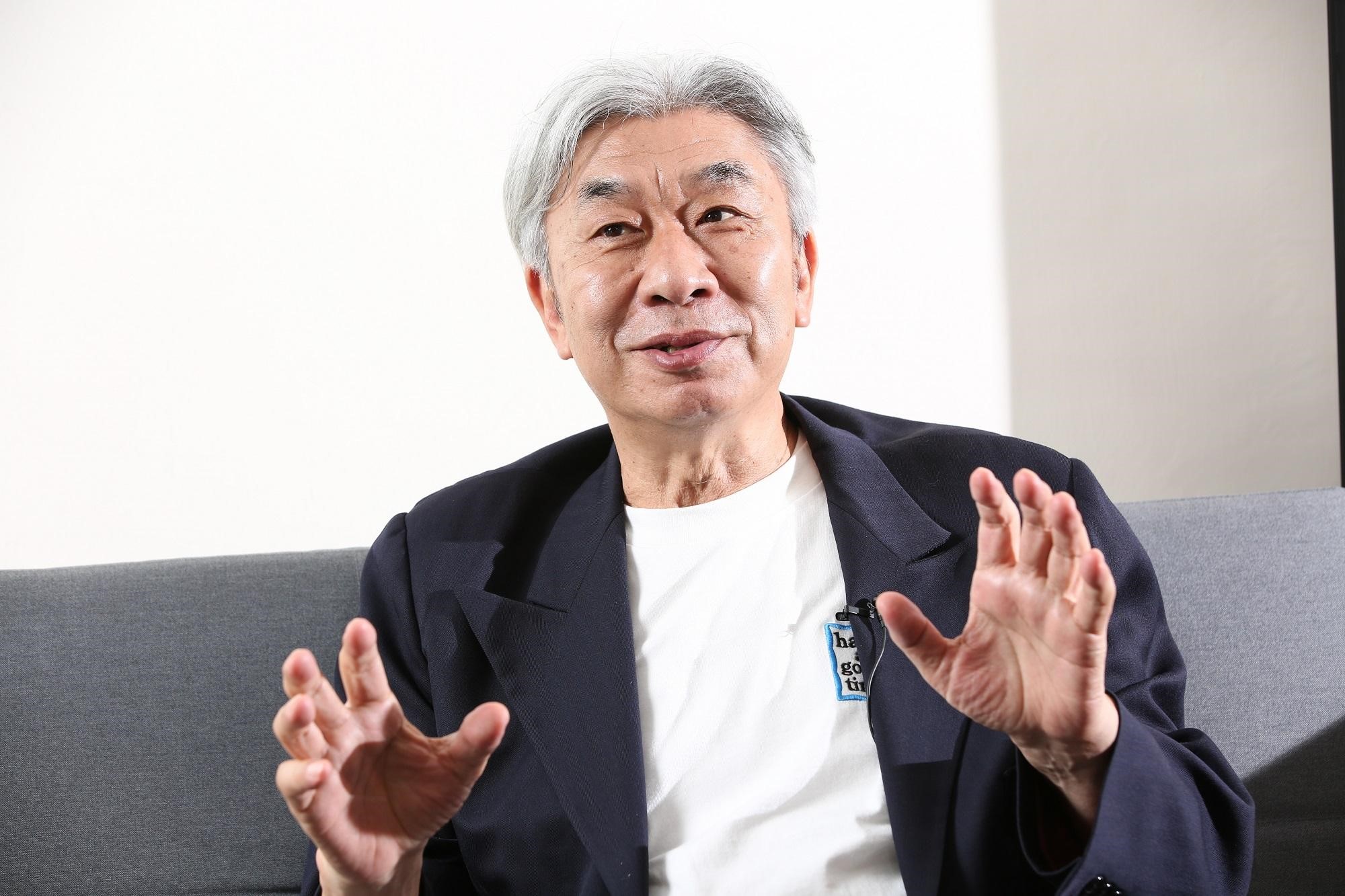 倪重華從小不愛考試，學業成績吊車尾，靠著聽西洋音樂渡過苦悶的青春期。