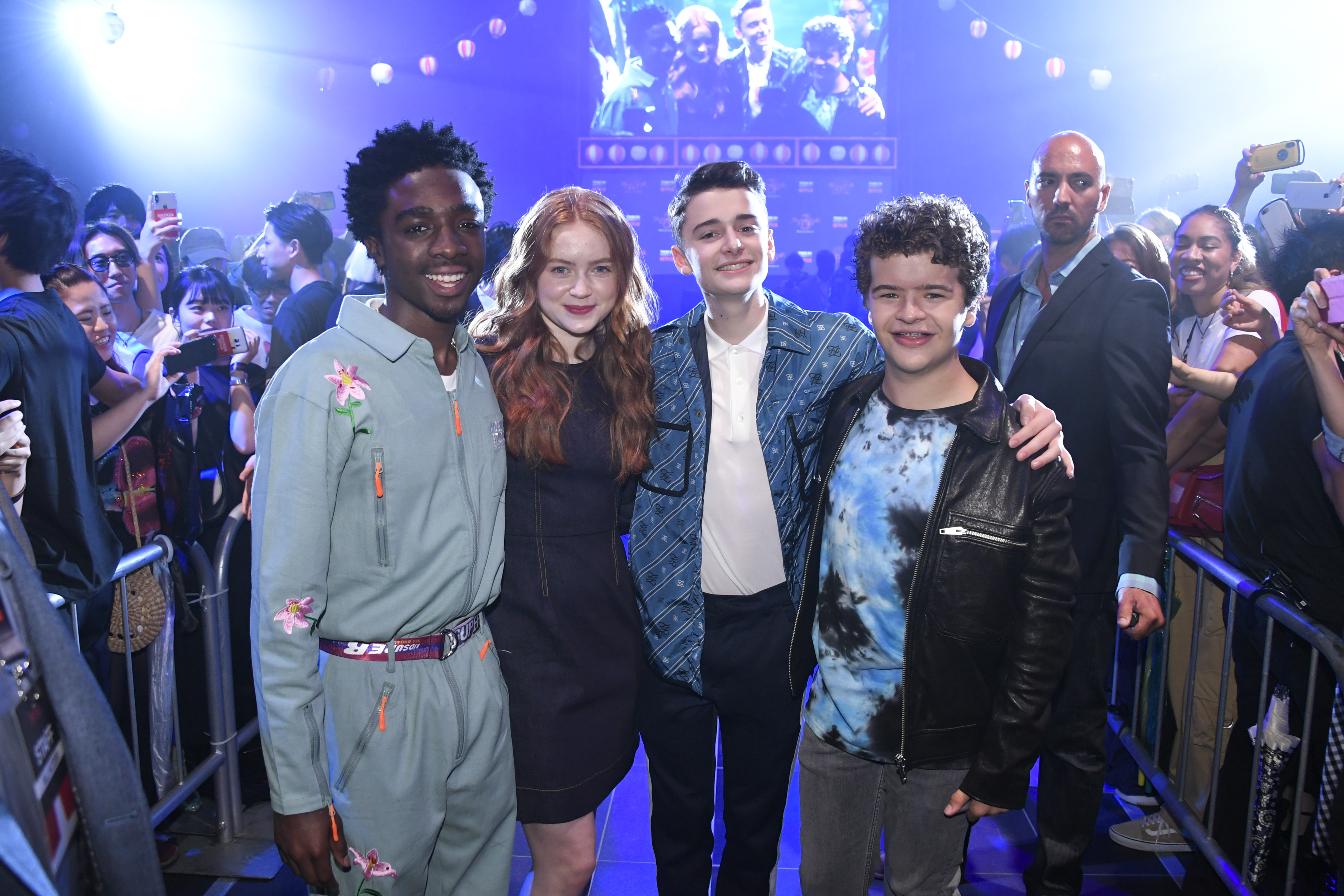 飾演盧卡斯的迦勒麥羅林（左起）、飾演麥克絲的莎蒂辛克、飾演威爾的諾亞施納普、飾演達斯汀的蓋登馬塔拉佐，四位《怪奇物語3》演員前往日本舉辦怪奇物語夏日祭。（Netflix提供）