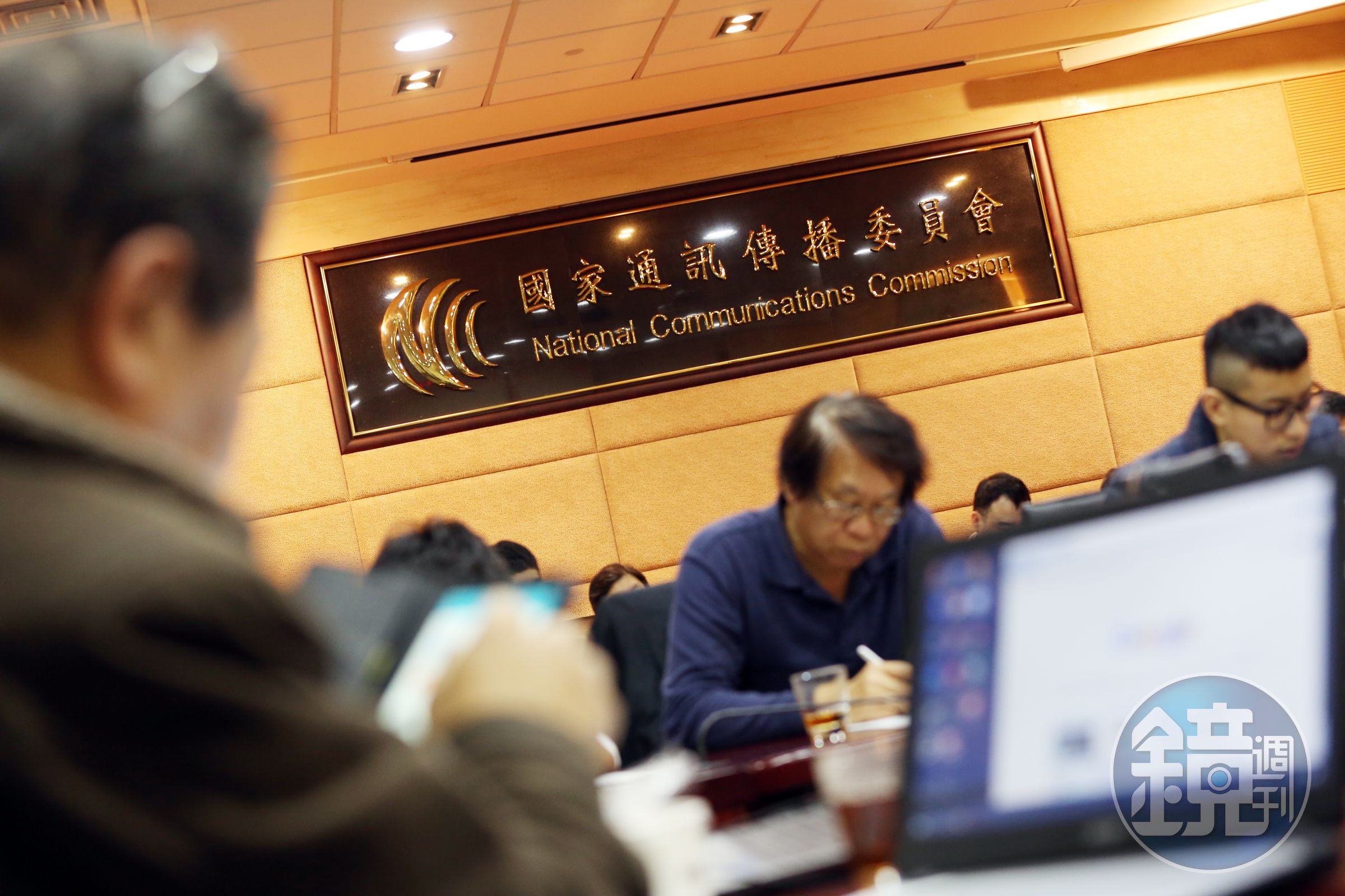 頻道商與系統商間的版權費爭議，NCC總以收視戶權益為由阻止斷訊，也讓自由競爭的商業機制失靈。