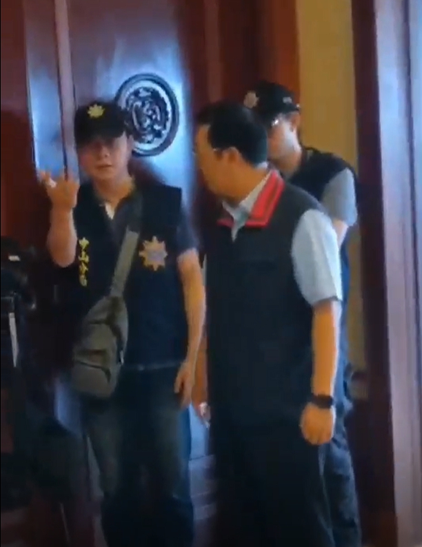 中山分局分局長楊哲昌也親自到場坐鎮緊盯。(翻攝畫面)