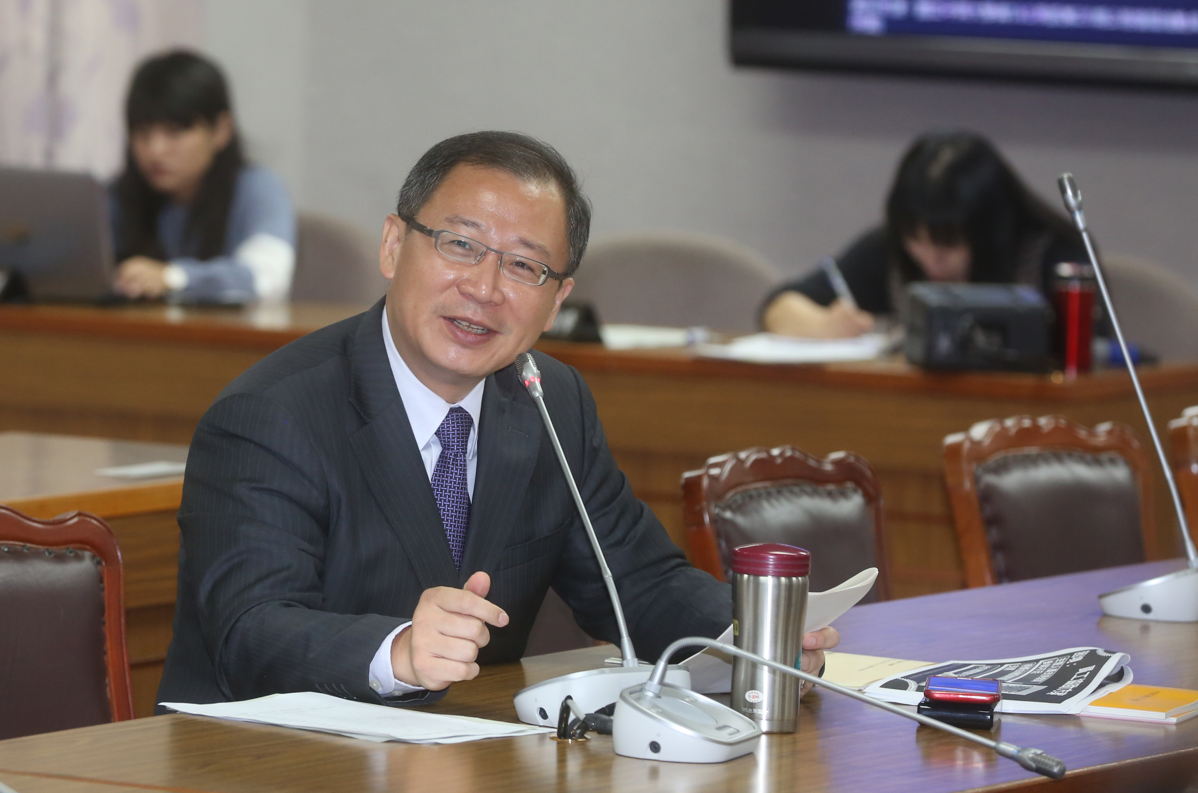 國民黨立院黨團書記長吳志揚痛批民進黨隨便提案實在太過輕蔑。