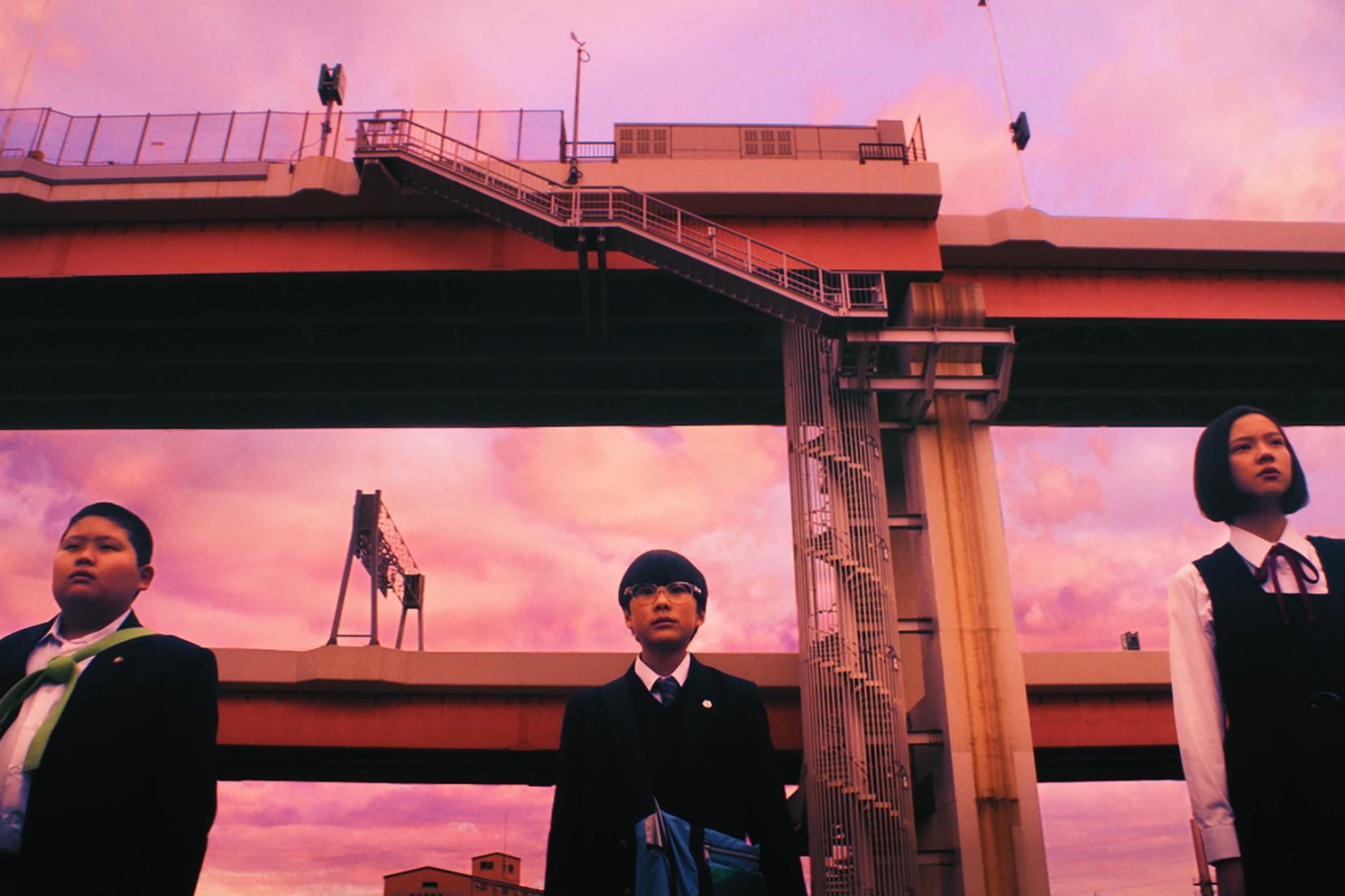 《爸媽死了，我卻不想哭》以生活發生劇變的青少年為主角，導演兒時的經驗也融入其中。（佳映娛樂提供）