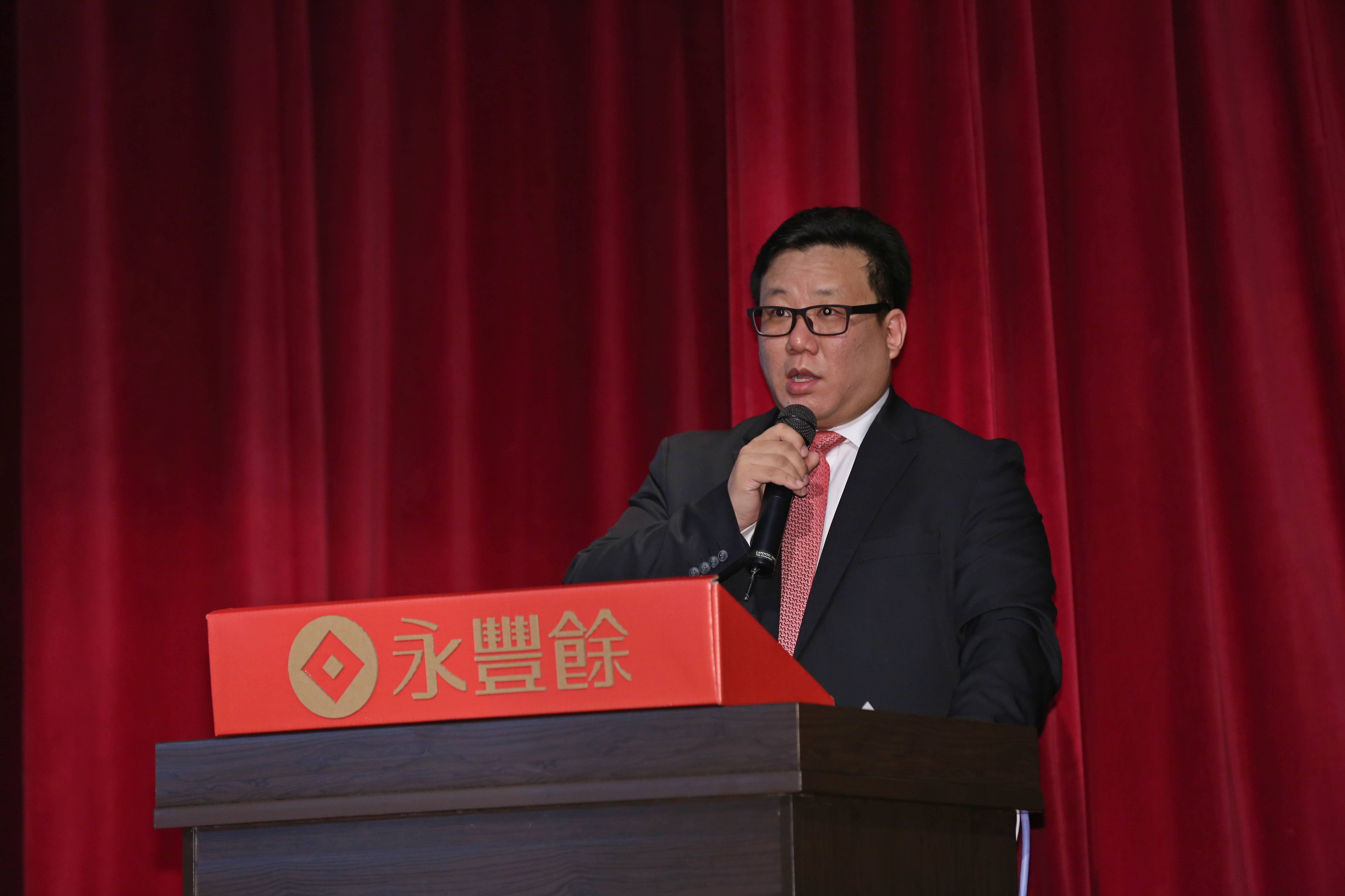 何奕達今天出席永豐餘股東會，面對外界關切為何會增設總經理，他笑說是因為事情太多。