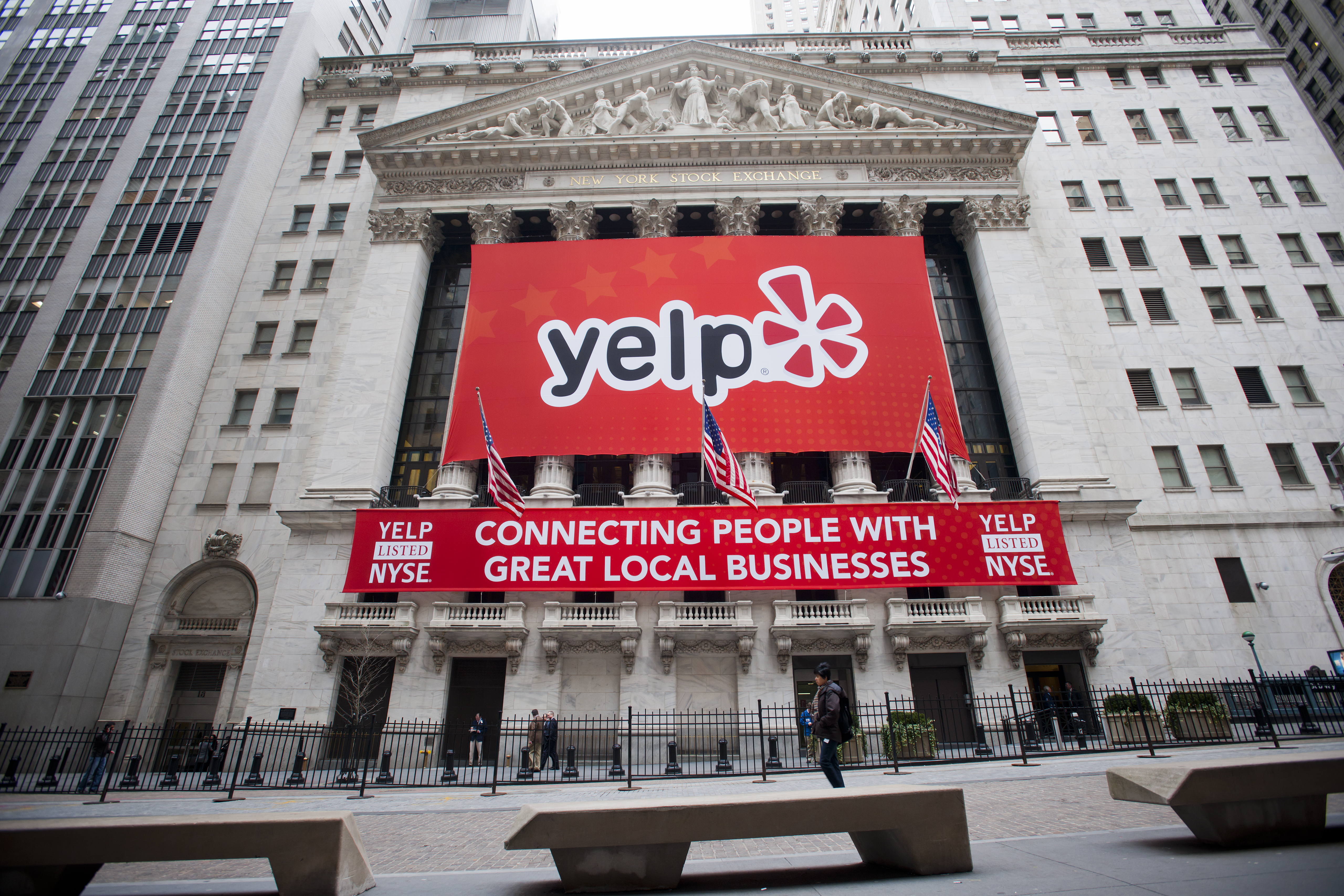 美食搜尋網站Yelp的股票2012年公開上市。（東方IC）