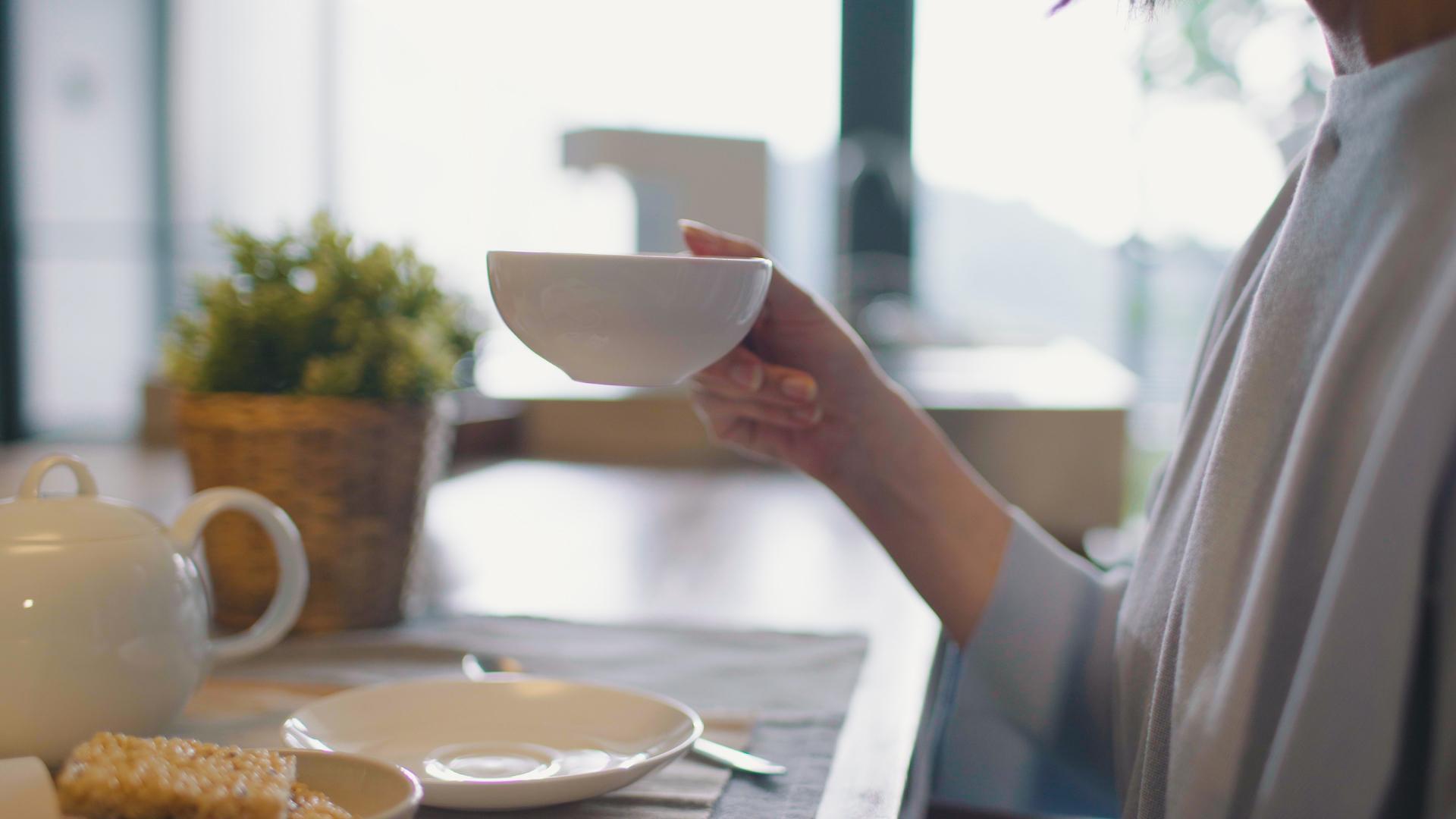 葉怡蘭日日飲茶,經常在忙碌早晨只喝「一杯飲」。