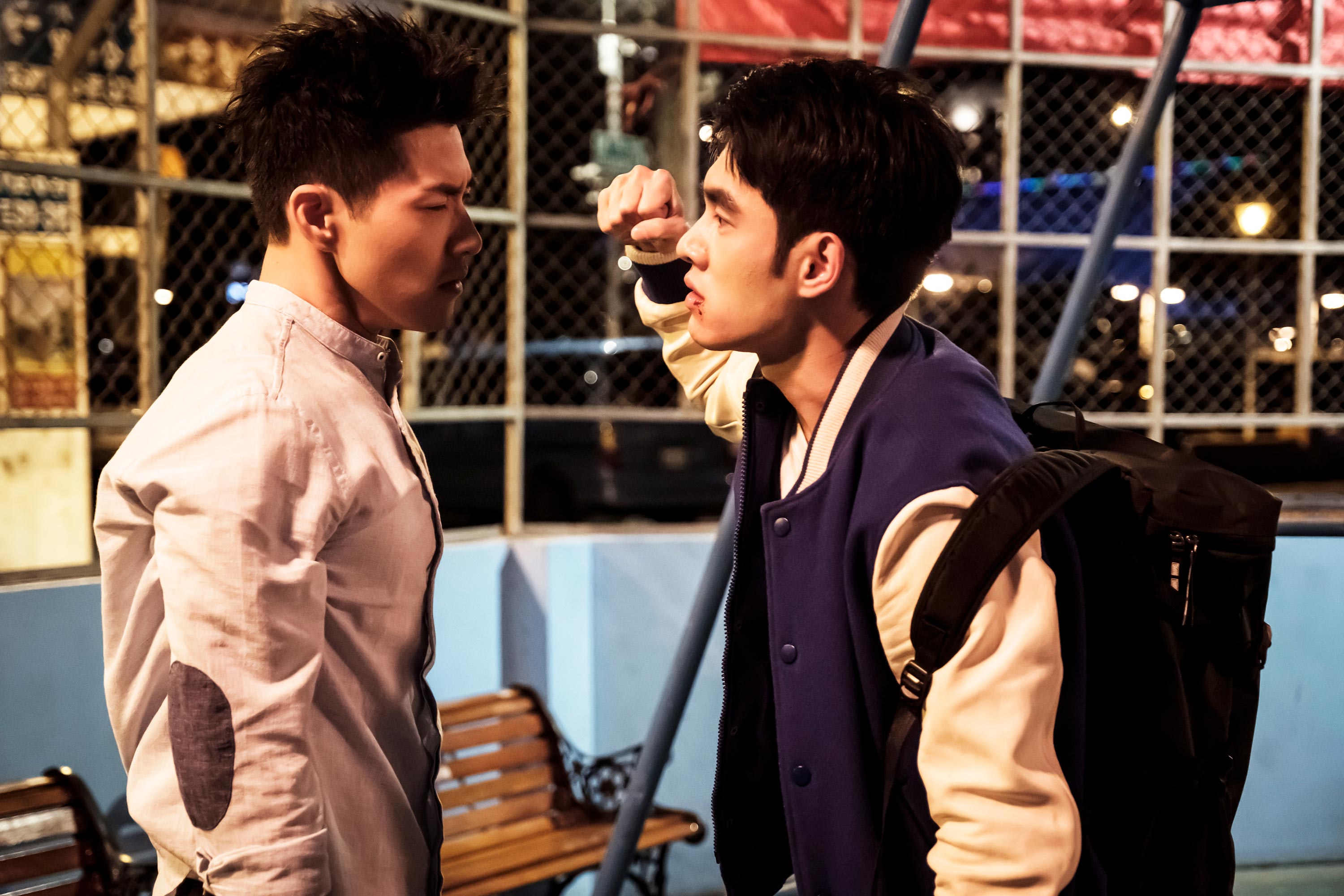 吳岳擎和張書豪在戲中為了柯佳嬿大打出手。（歐銻銻娛樂提供）