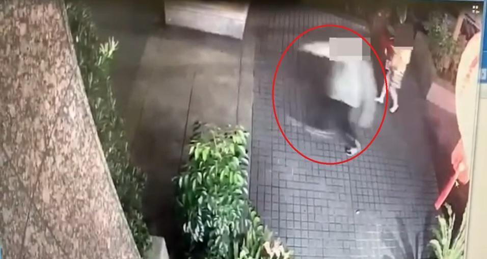 林姓犯嫌尋仇未遇事主，衝出朝車輛連開5槍逃逸後再向警投案。（翻攝畫面）