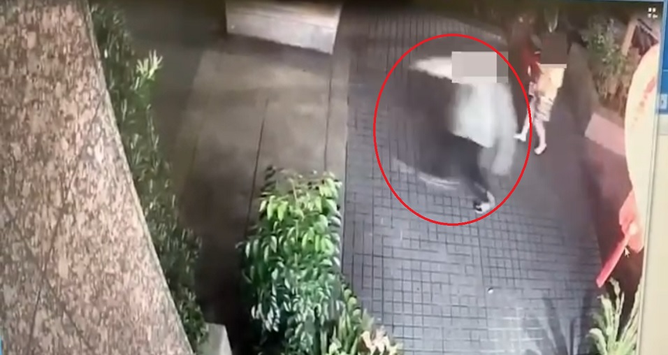 林姓犯嫌尋仇未遇事主，衝出朝車輛連開5槍逃逸後再向警投案。（翻攝畫面）