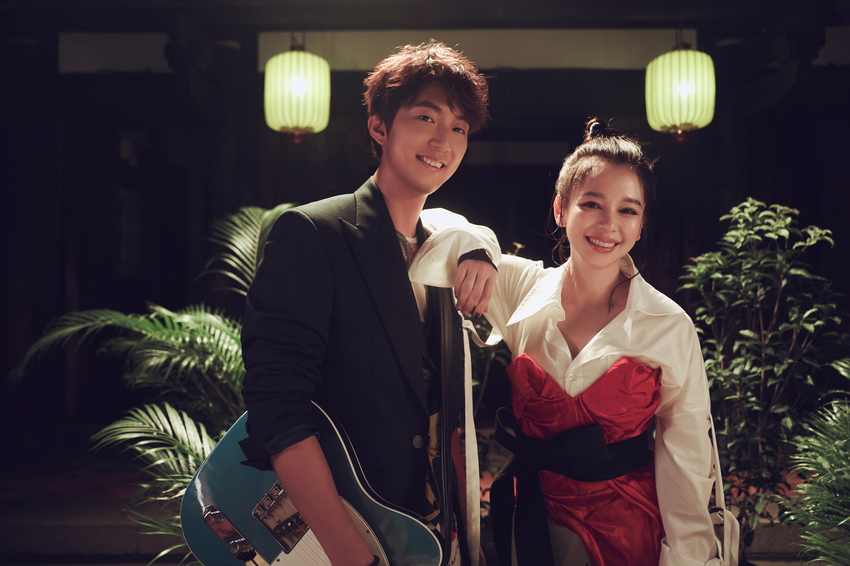 許書豪推出新歌〈但願人長久〉，邀來徐若瑄助陣。（上行娛樂提供）
