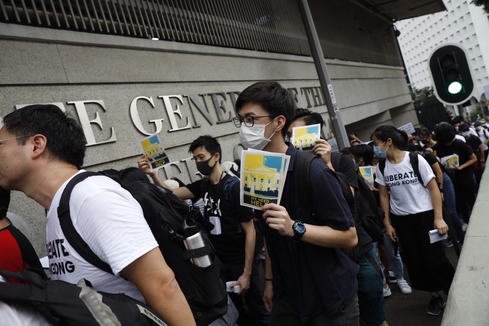 香港民眾趁著G20會議將登場之前，兵分兩路反對《送中條例》訴求送往G20與會國家的駐港領事館。