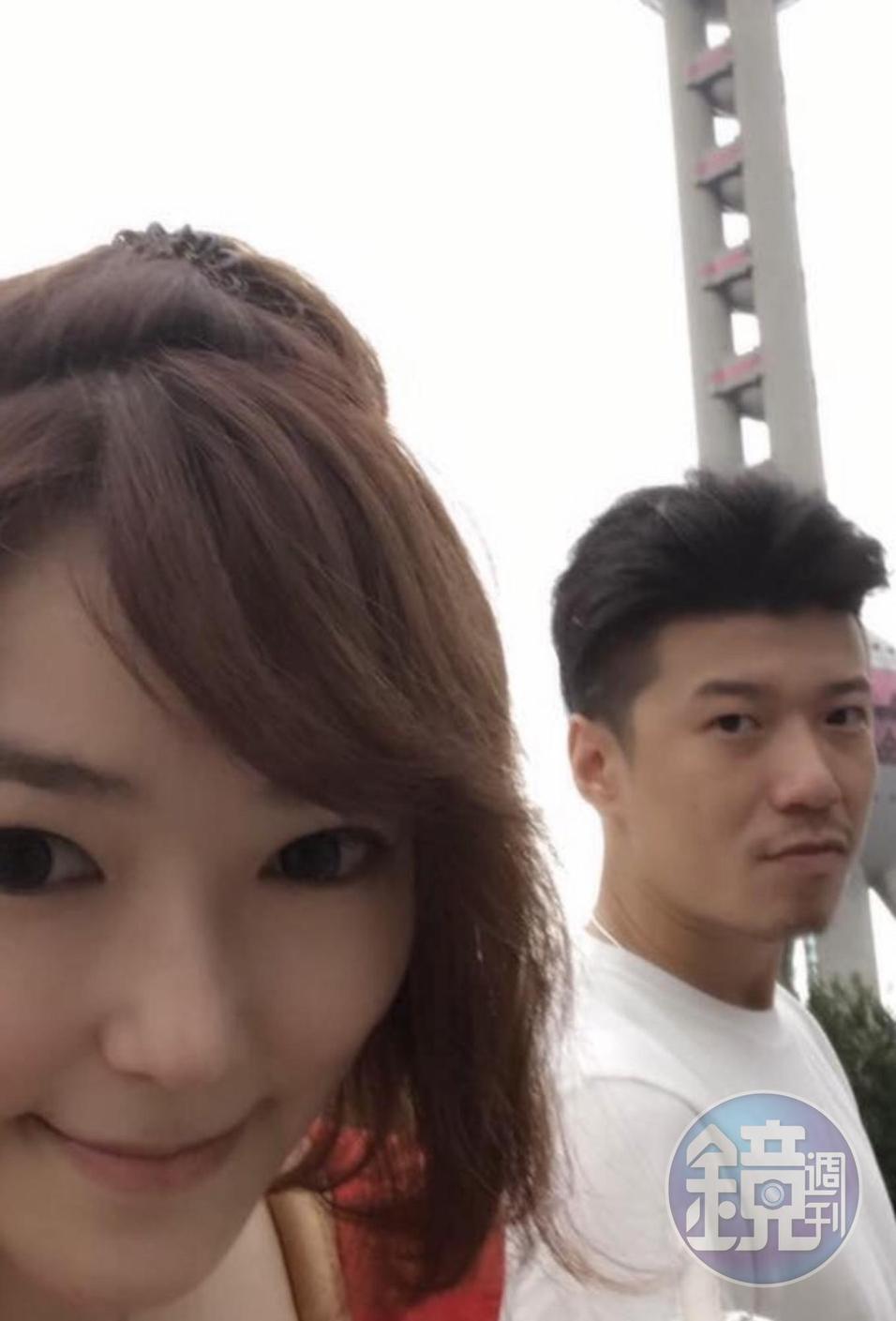 董女指控，李柏蓉打線上遊戲認識上海男友，隨即飛離台灣，連小孩都不顧。（董女提供）