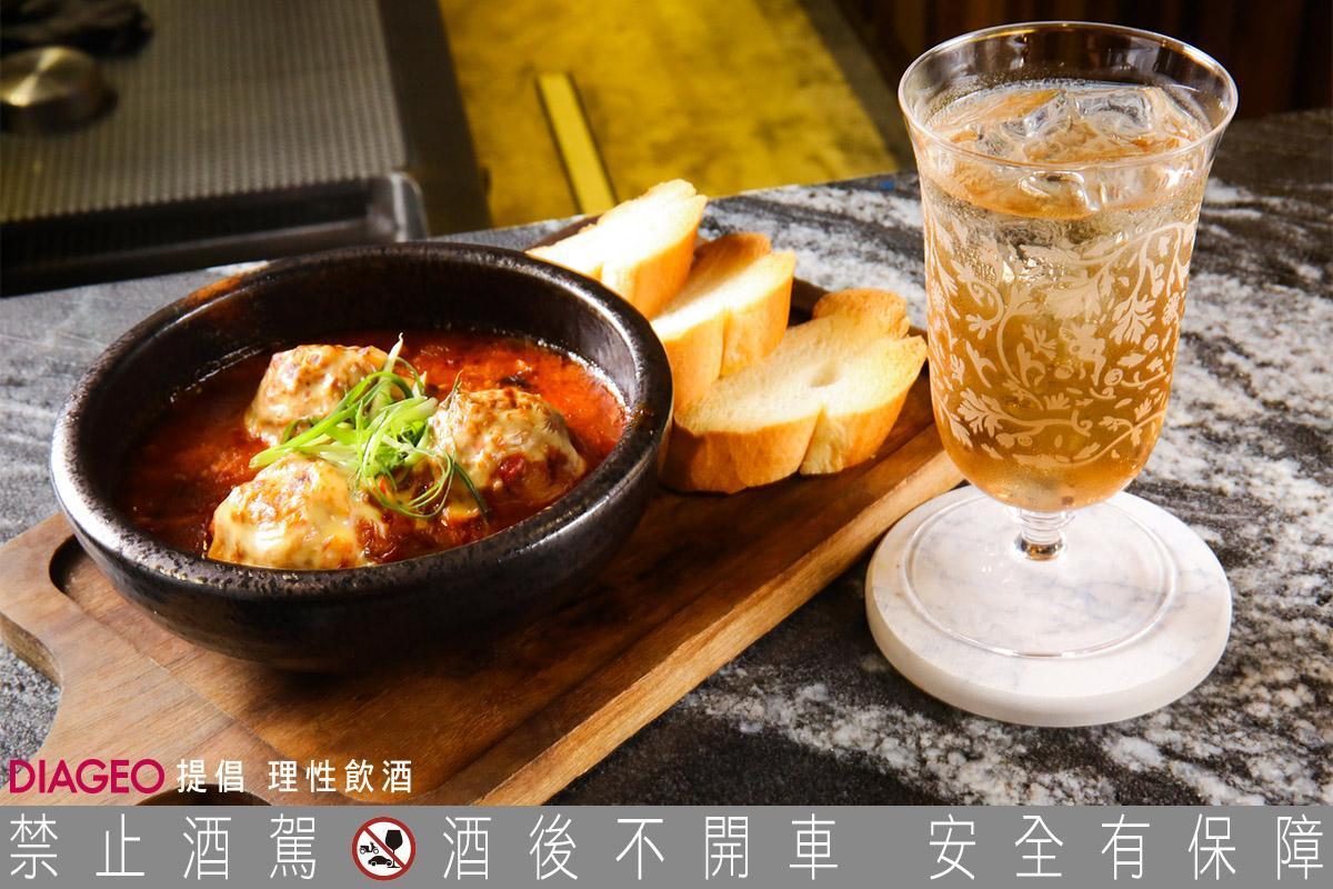 魚香起司川丸子以川菜為基礎，搭上法式麵包口感絕配。(450元／份)