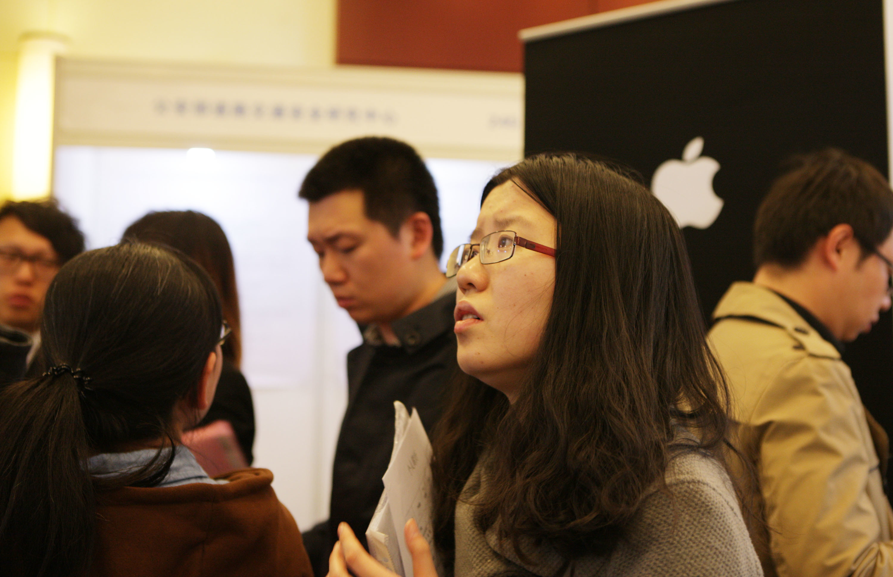 圖為2015年北京春季留學英才招聘會現場，當時有3000多名「海龜」参加。（東方IC）