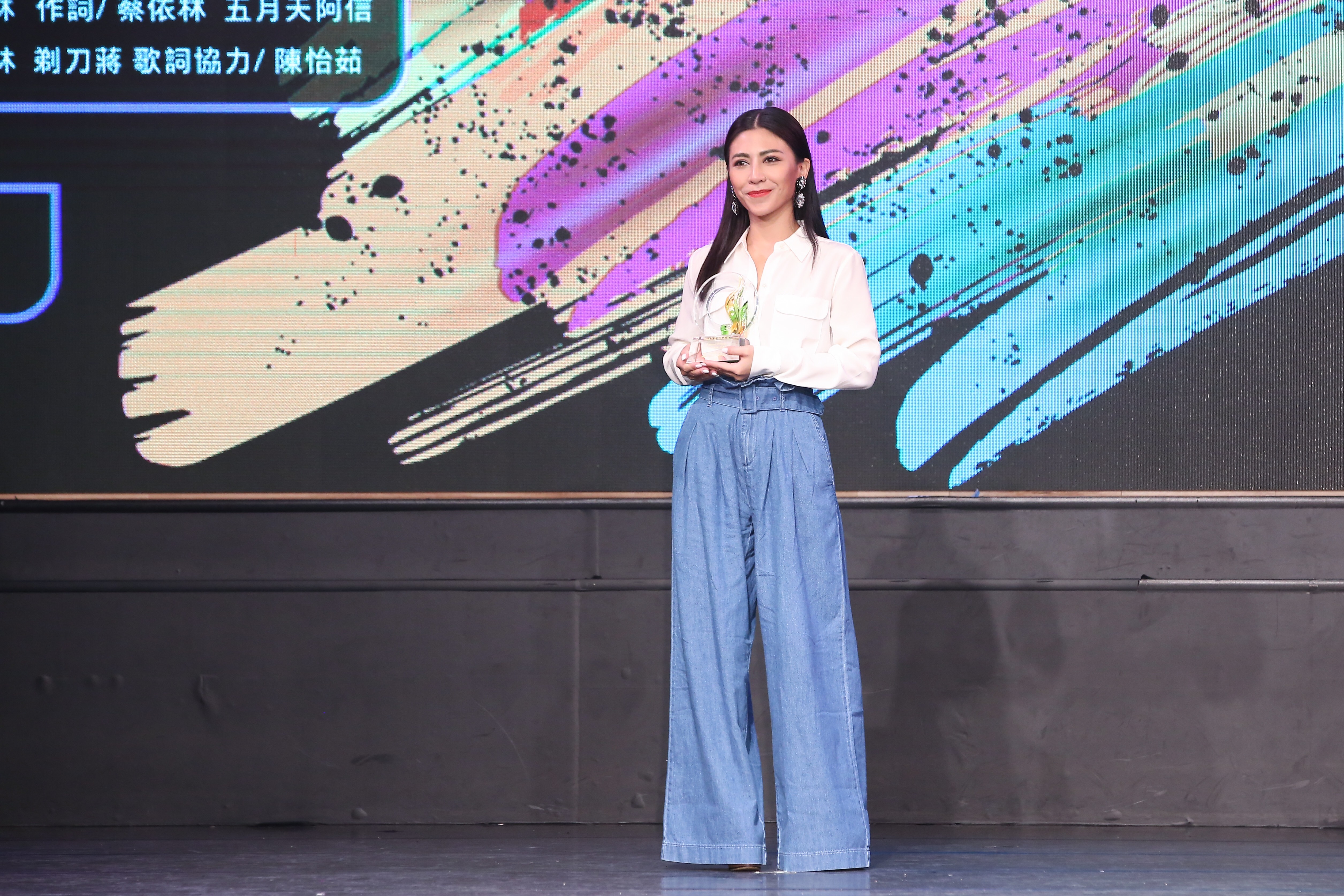 金曲30將屆,艾怡良坦言已失眠多天,幾乎到早上7、8點才入睡。