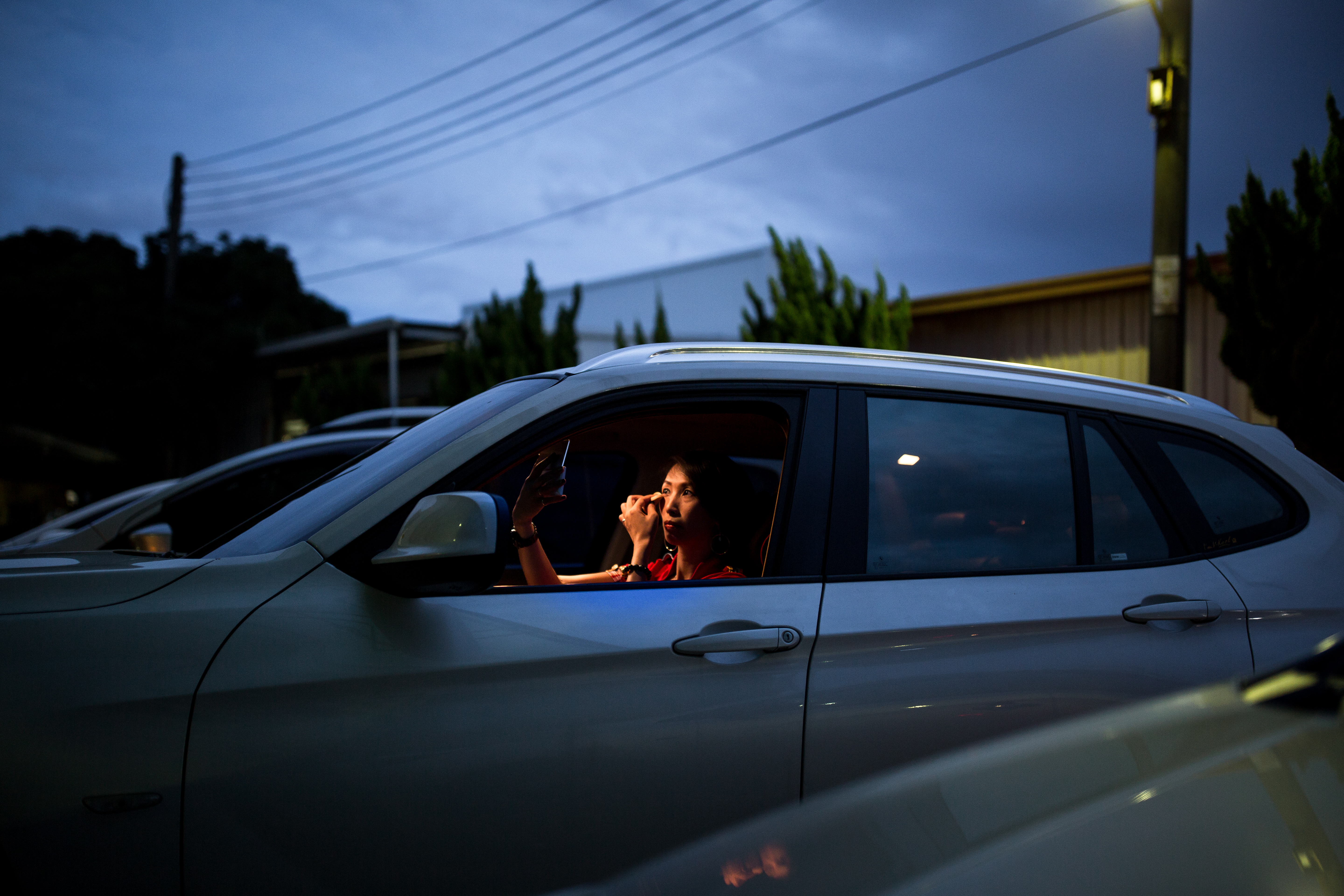 劉凱君19歲那年婚姻觸礁，為了麻痺自己開始鎮日買醉，甚至進入酒店陪酒。