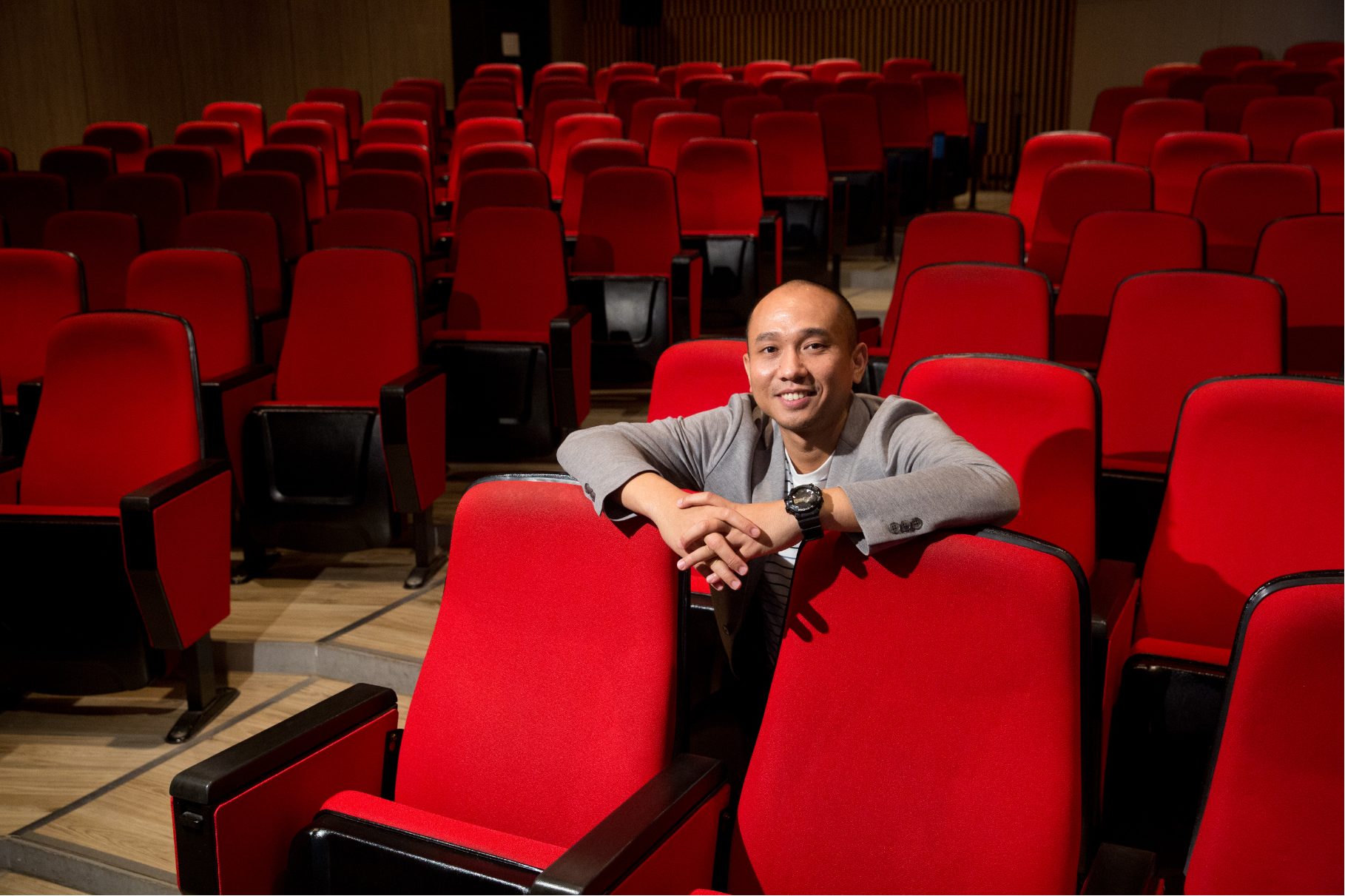 導演Anysay Keola自澳洲和泰國拿到學位後，決定返回寮國，試圖打造寮國的電影工業，不畏懼必須從零開始。