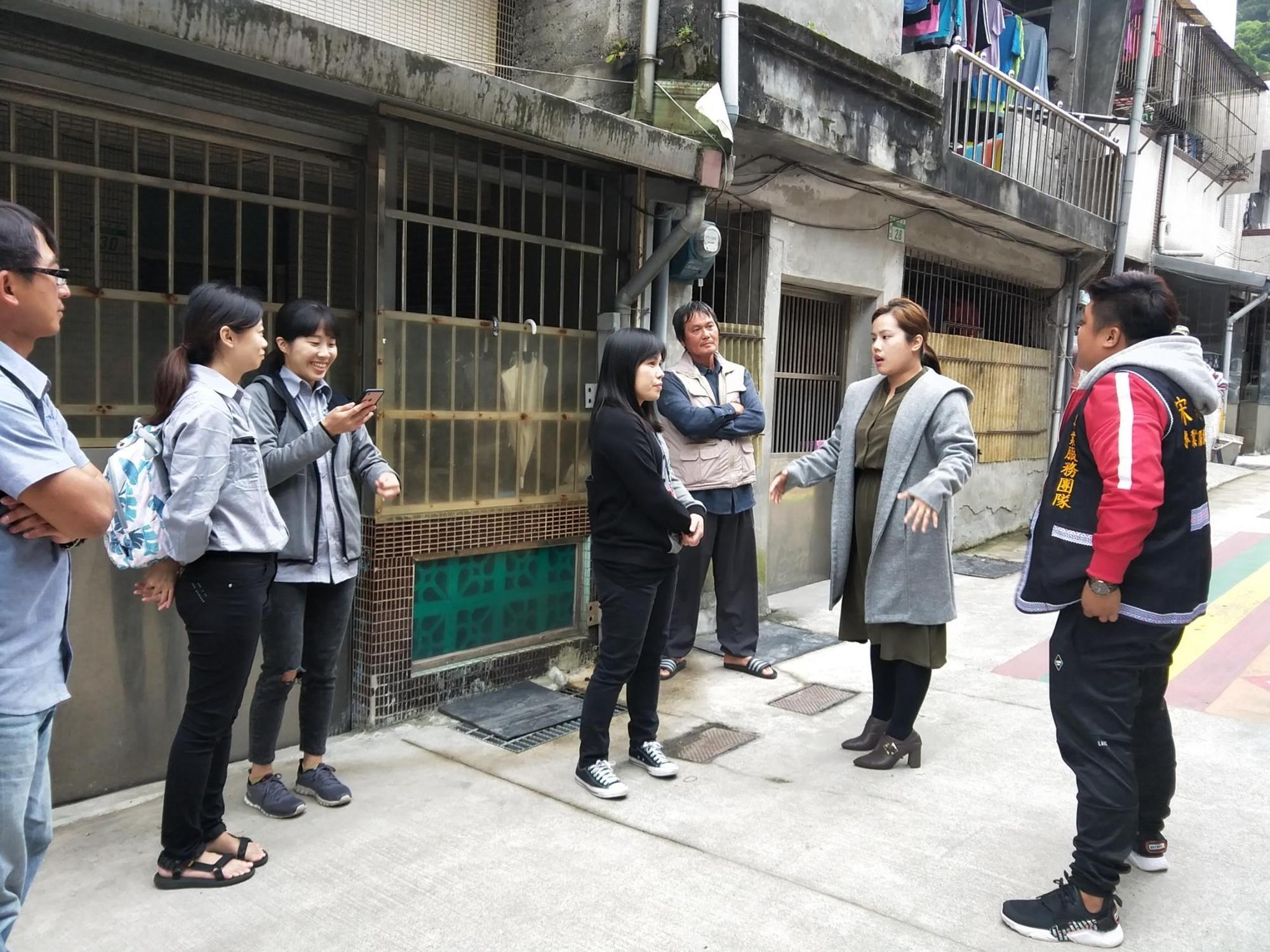 宋雨蓁會同工務局、原民局前往阿美家園勘驗。(翻攝畫面)