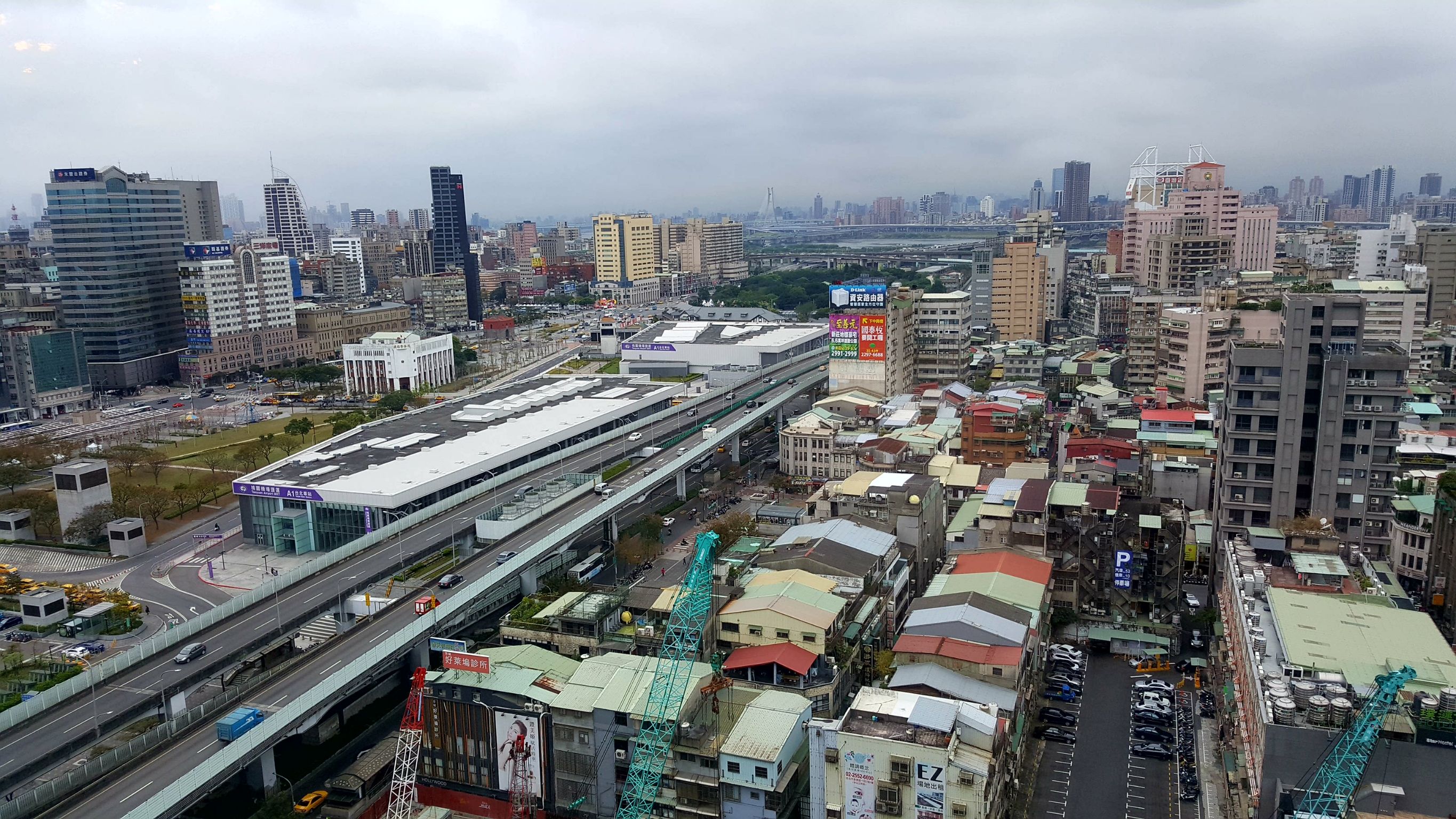 台北雙子星大樓開發案遭投審會認定獲得第一順位的南海馬頓團隊有國安疑慮確定駁回，北市府預計明天對外回應。