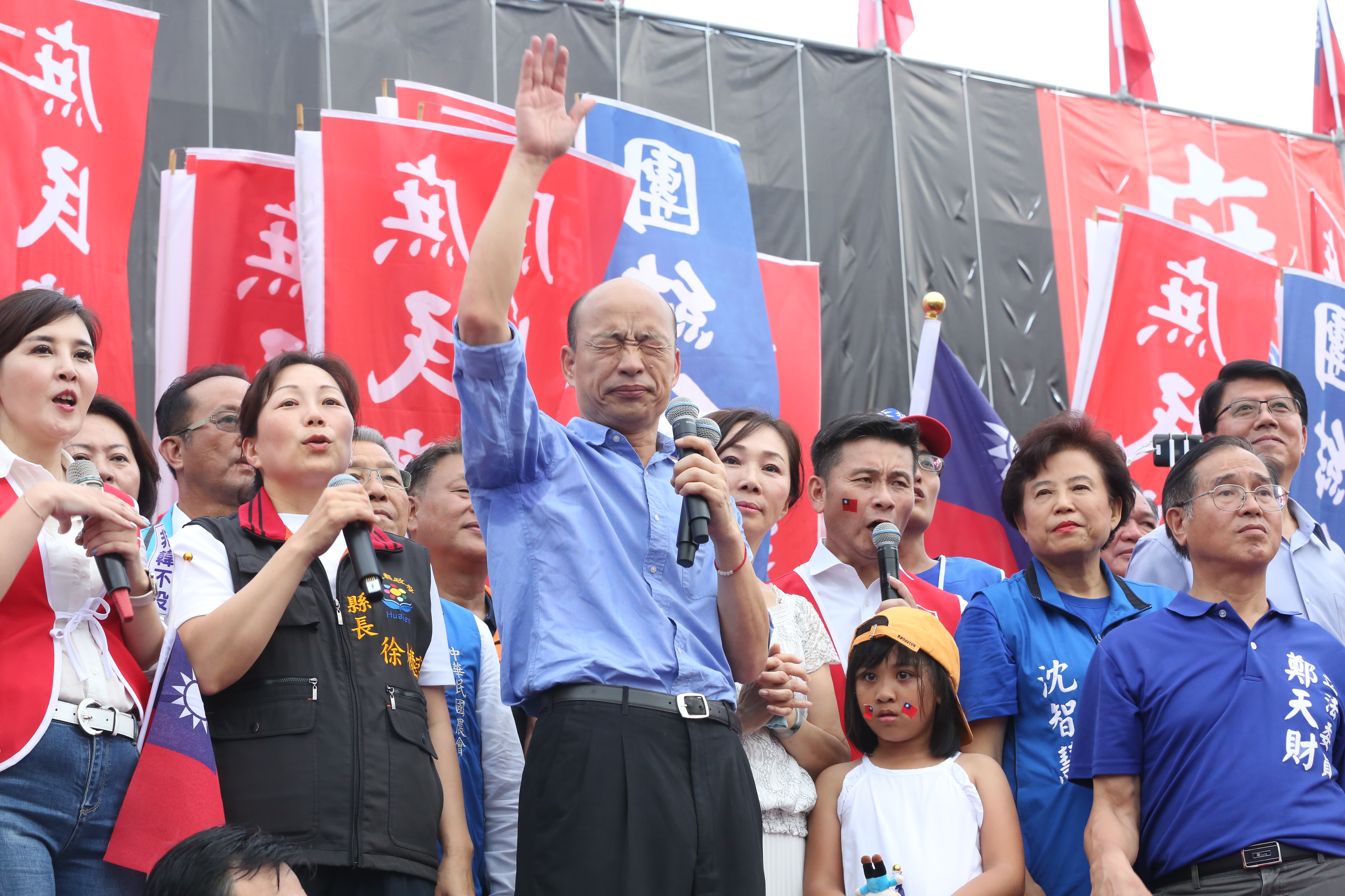 不滿高雄市長韓國瑜上任後的市政表現，民間團體「Wecare高雄」發起罷免韓國瑜連署。