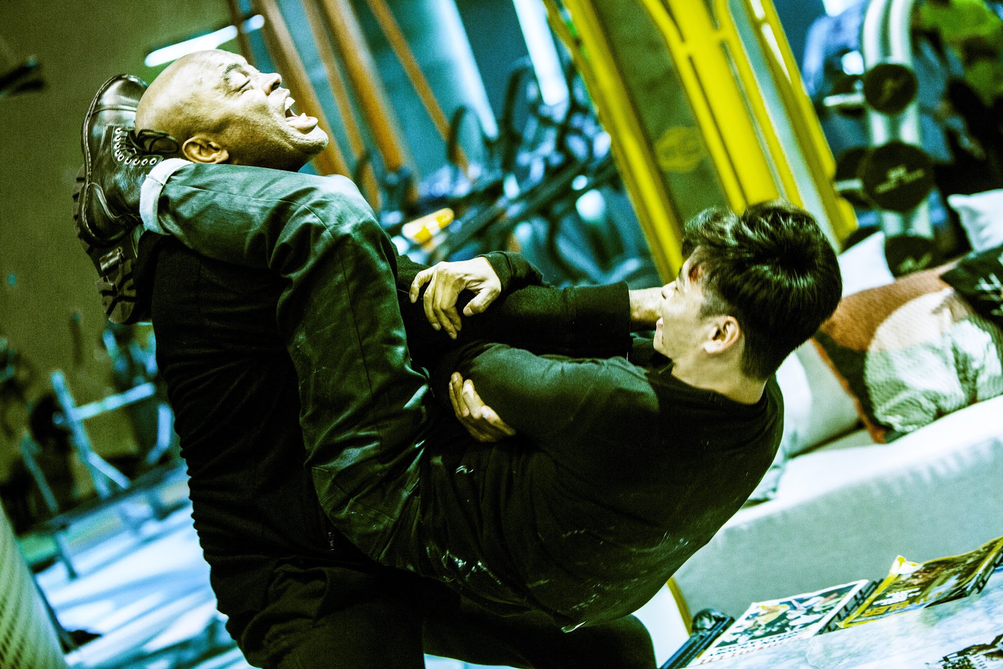 張晉與拳王安德森打得激烈。（華映提供）