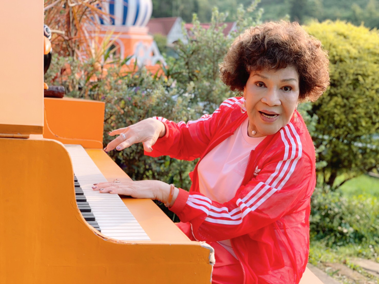 知名電視劇製作人周遊把錢存進保險裡，如今已經穩穩在回收。（周遊提供）