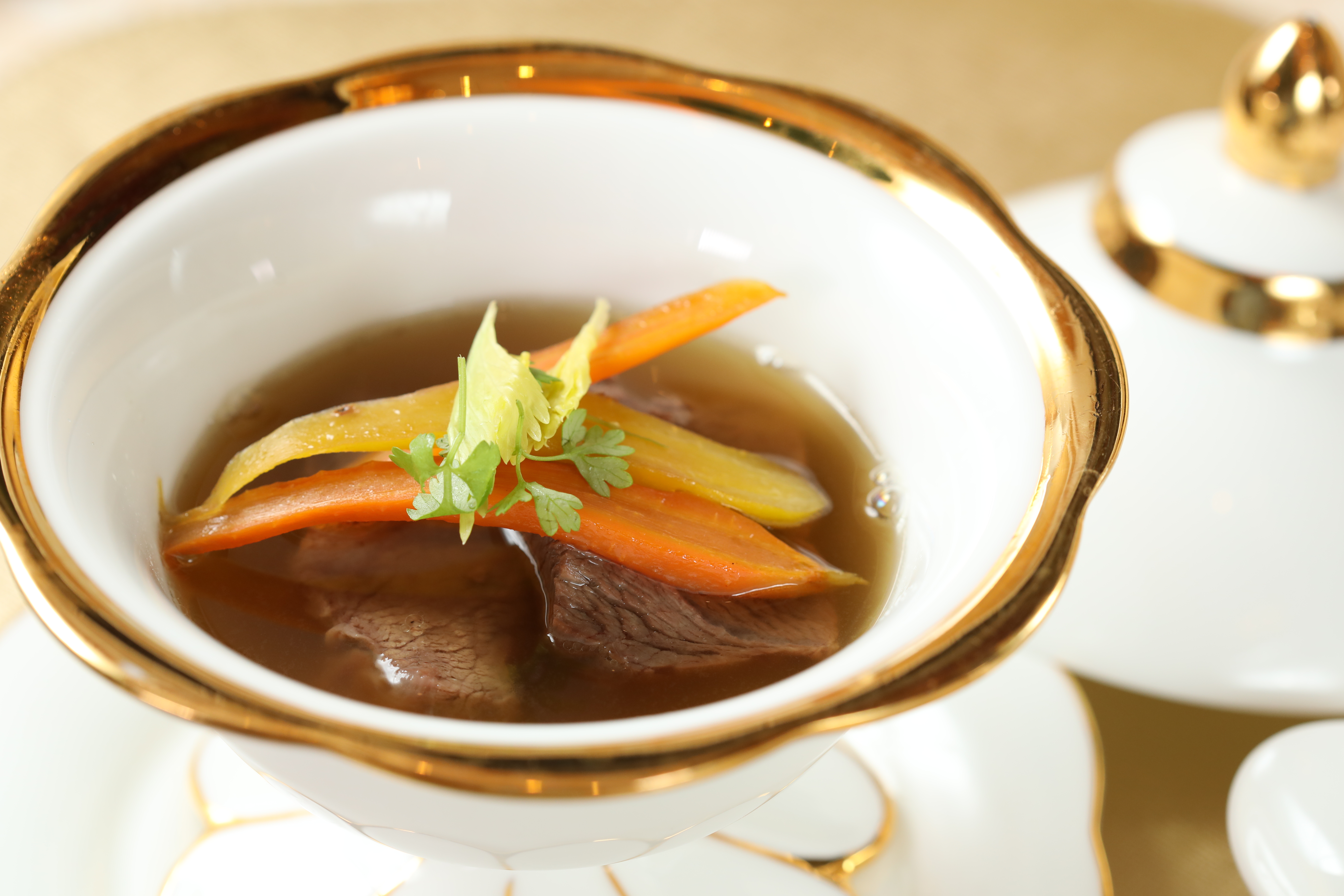 「胡椒湯蘿蔔和牛臉頰」 胡椒味濃如肉骨茶，蔬菜鮮甜。