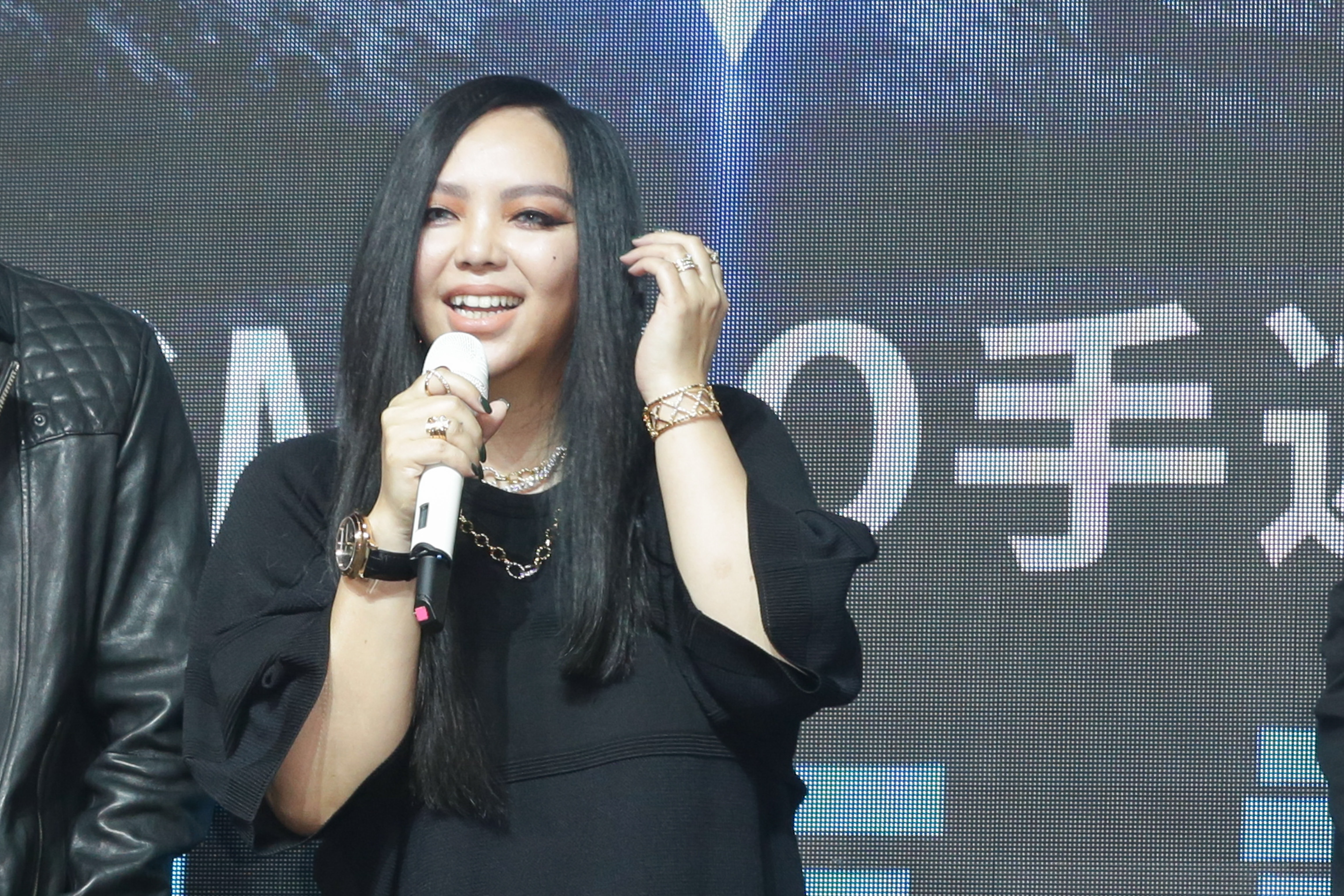 張惠妹（阿妹）與頑童MJ116出席電玩代言活動。