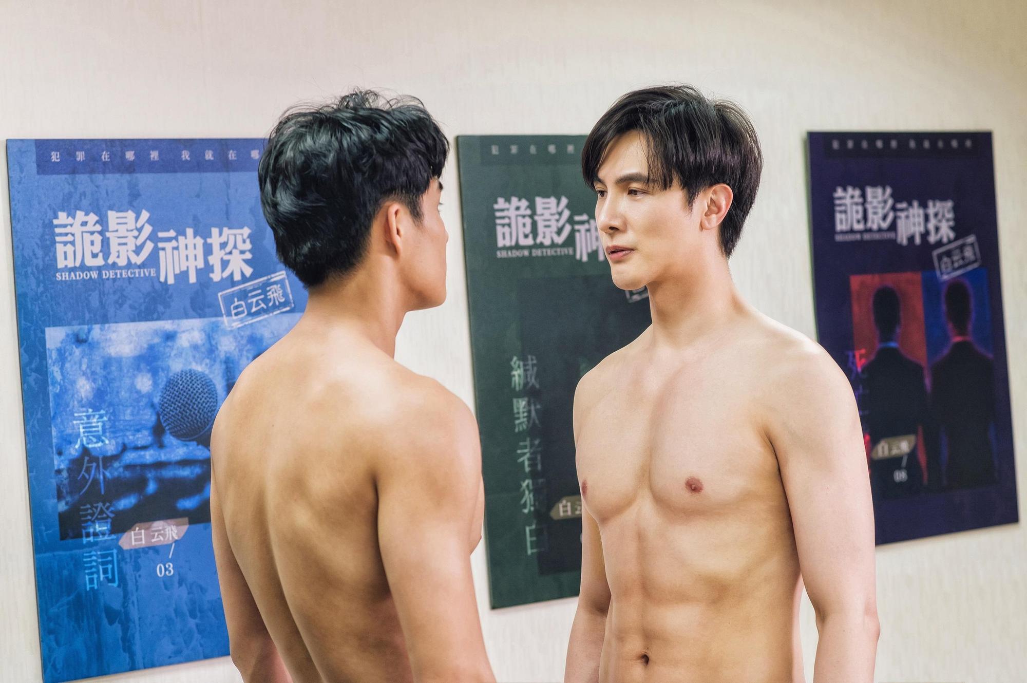 謝佳見狂健身，在鏡頭秀出超深六塊肌。（東森提供）