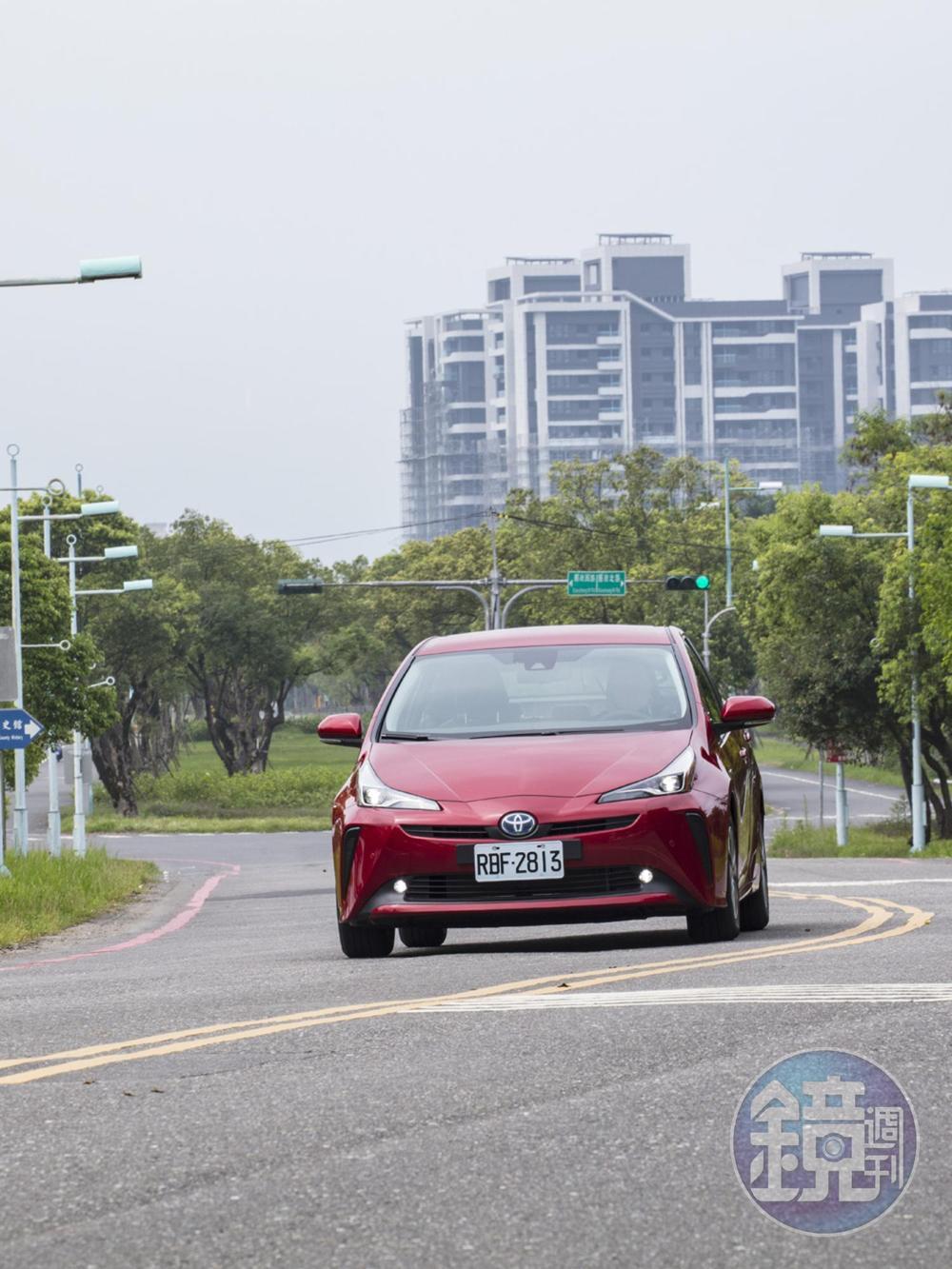 此次我們試駕的則是年初引進台灣的小改款四代Prius，在此姑且稱她為「4.5」代吧！