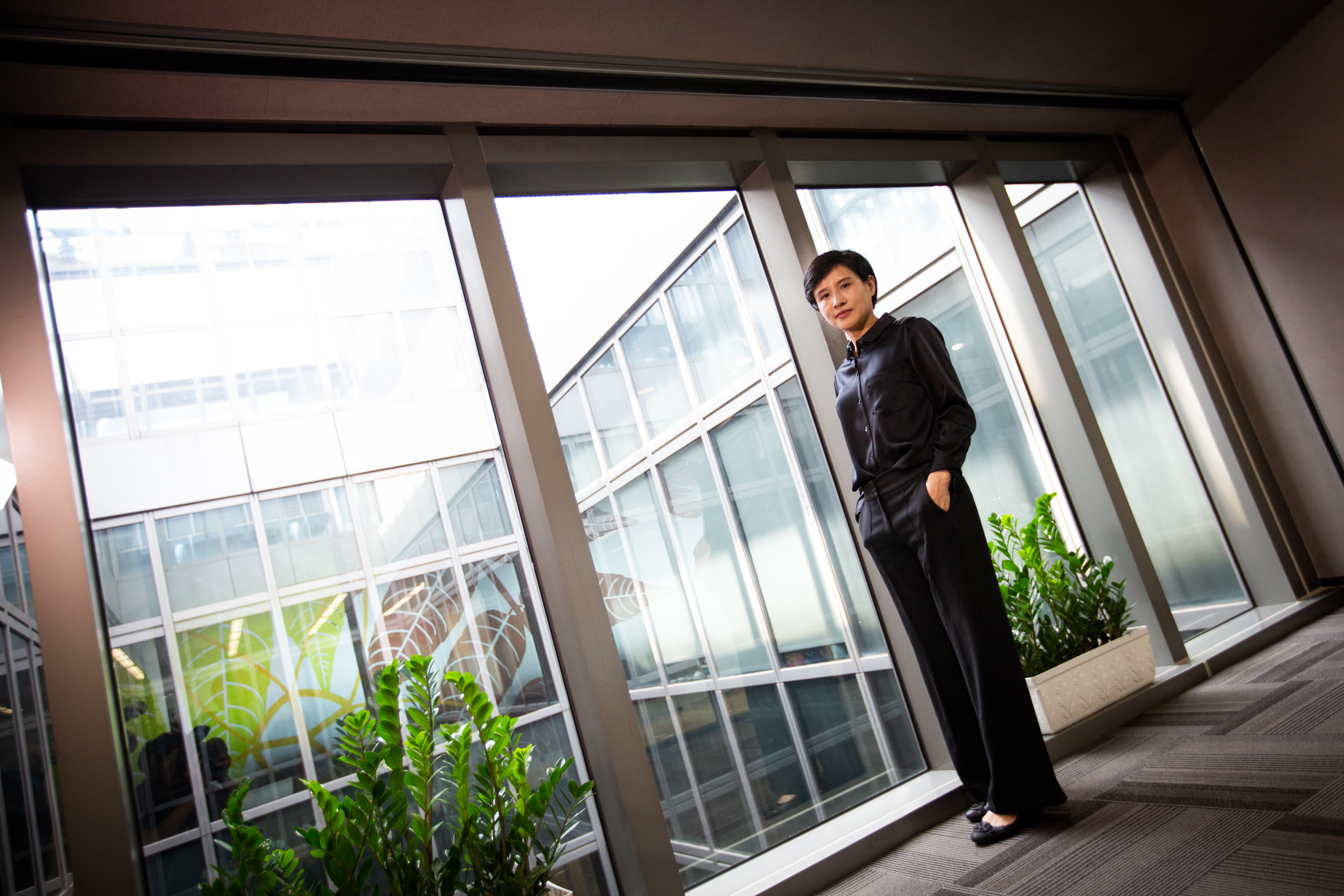 鄭麗君說話時著重脈絡與論述，我們在文化部辦公室的訪談，像在上一堂公民社會課。