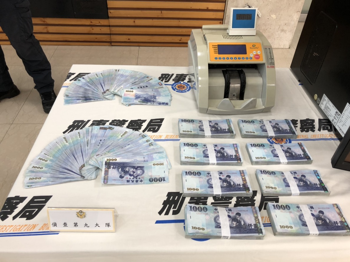 警政署規劃的全國同步查緝賭博專案行動，共掃蕩537個處所，查獲252件賭博案，逮補了574人。（翻攝畫面）